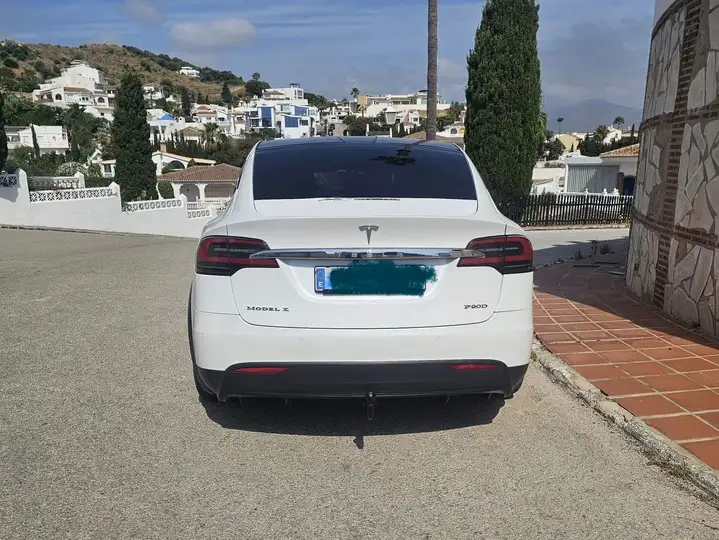 Tesla Model X 2017, foto 4