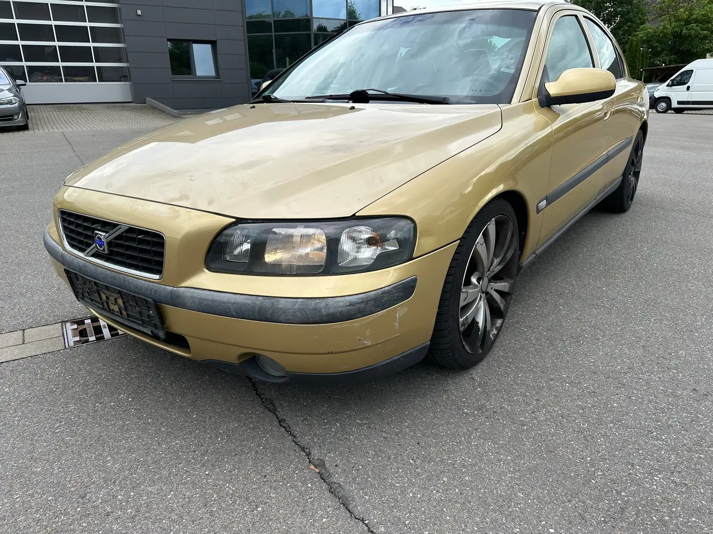 Volvo S60 D5 2.4 Tempomat/AHK/SHZ Goud - 1