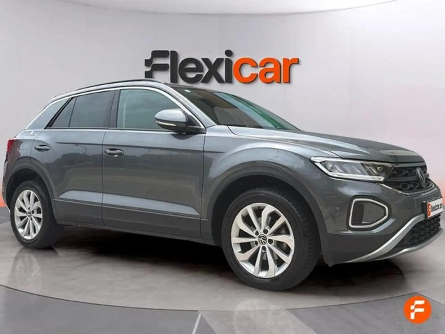 Volkswagen T-Roc 1.5 TSI Life DSG7 110KW Gris - 2