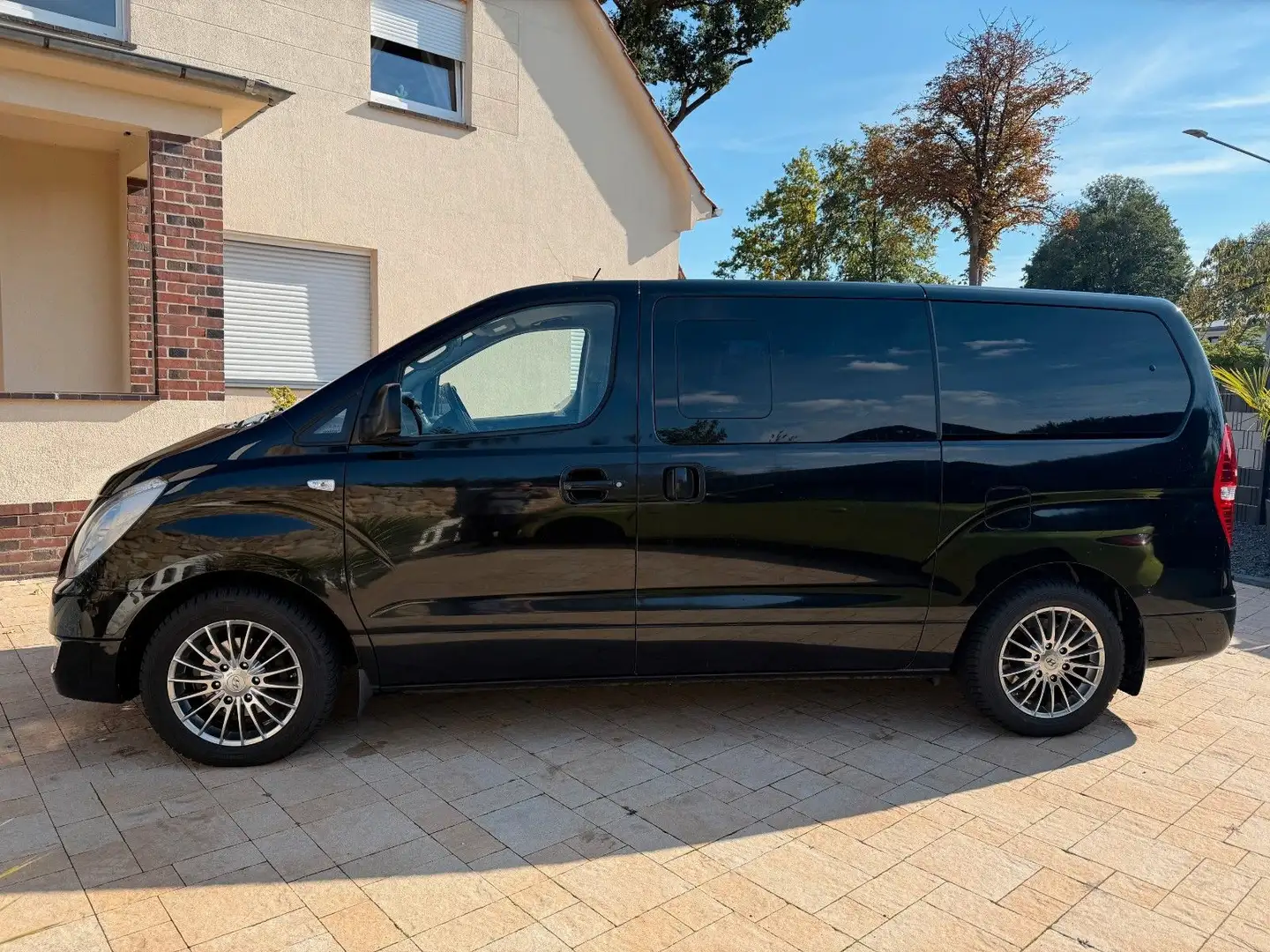 Hyundai H-1 Travel 2.5 CRDi+Leder+2.Hand+8 Sitze+PDC+ Schwarz - 2