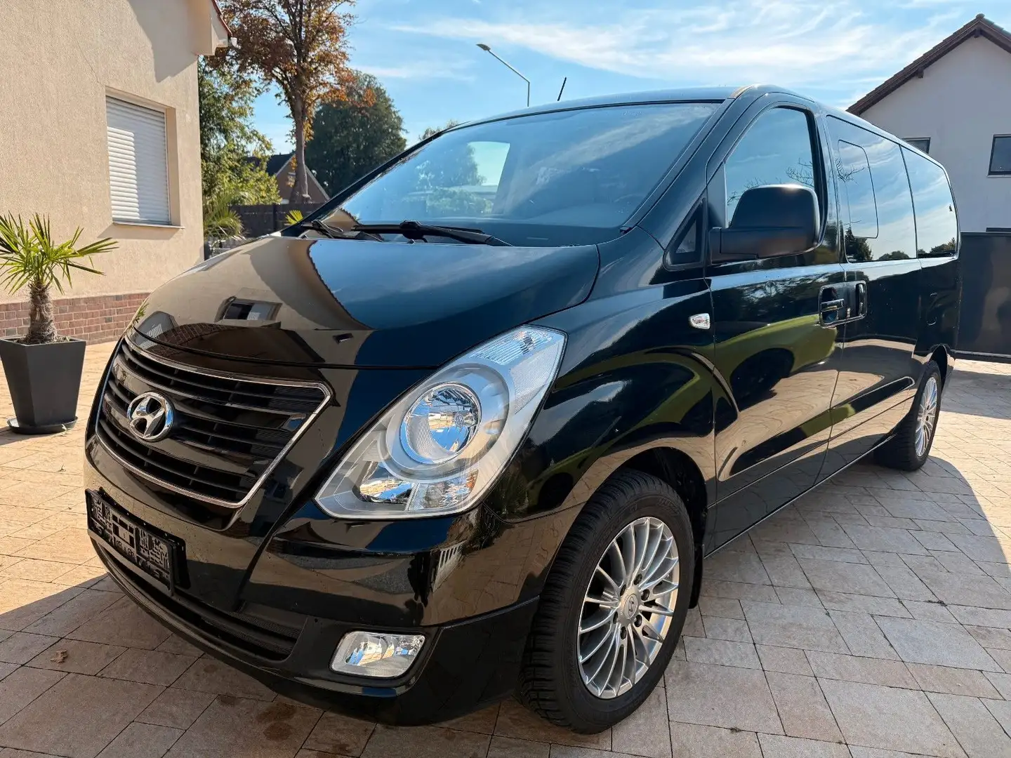 Hyundai H-1 Travel 2.5 CRDi+Leder+2.Hand+8 Sitze+PDC+ Schwarz - 1
