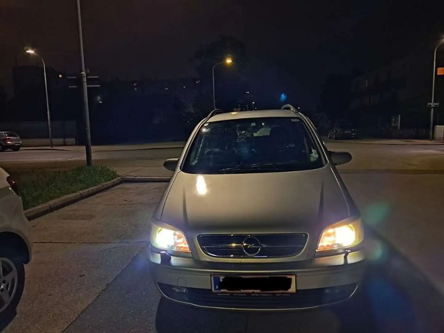 Opel Zafira Zafira Flexxline 2,0 16V DTI Flexxline Silber - 2