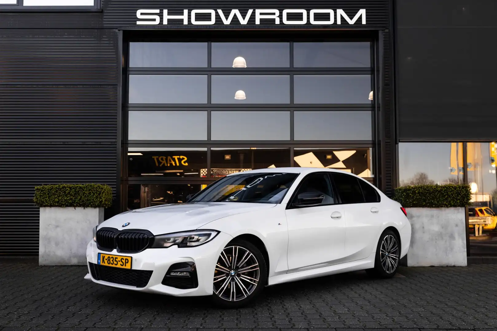 BMW 318 3-serie 318i M-Sport, 156 PK, NL auto, Sfeer, Shad Blanc - 2