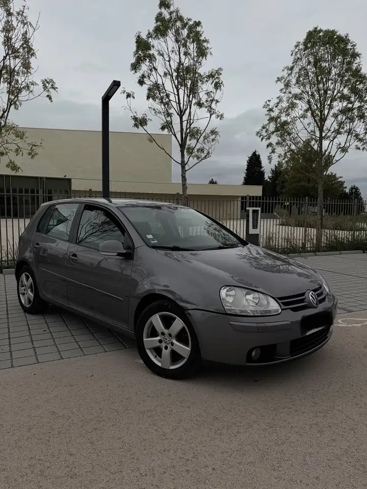 Volkswagen Golf Standard Model