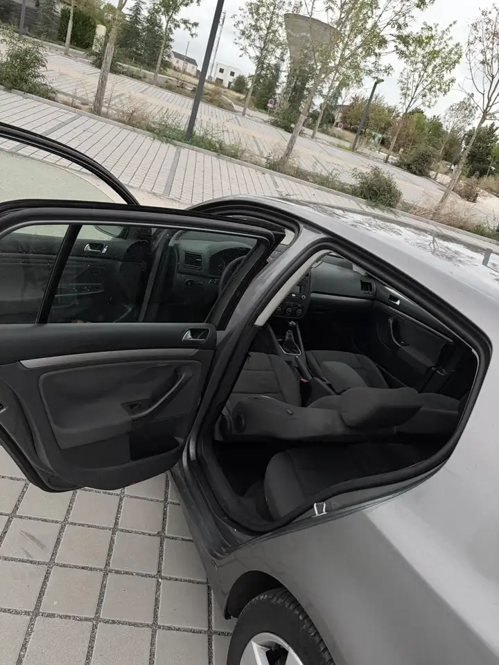 Volkswagen Golf Standard Model — photo 3