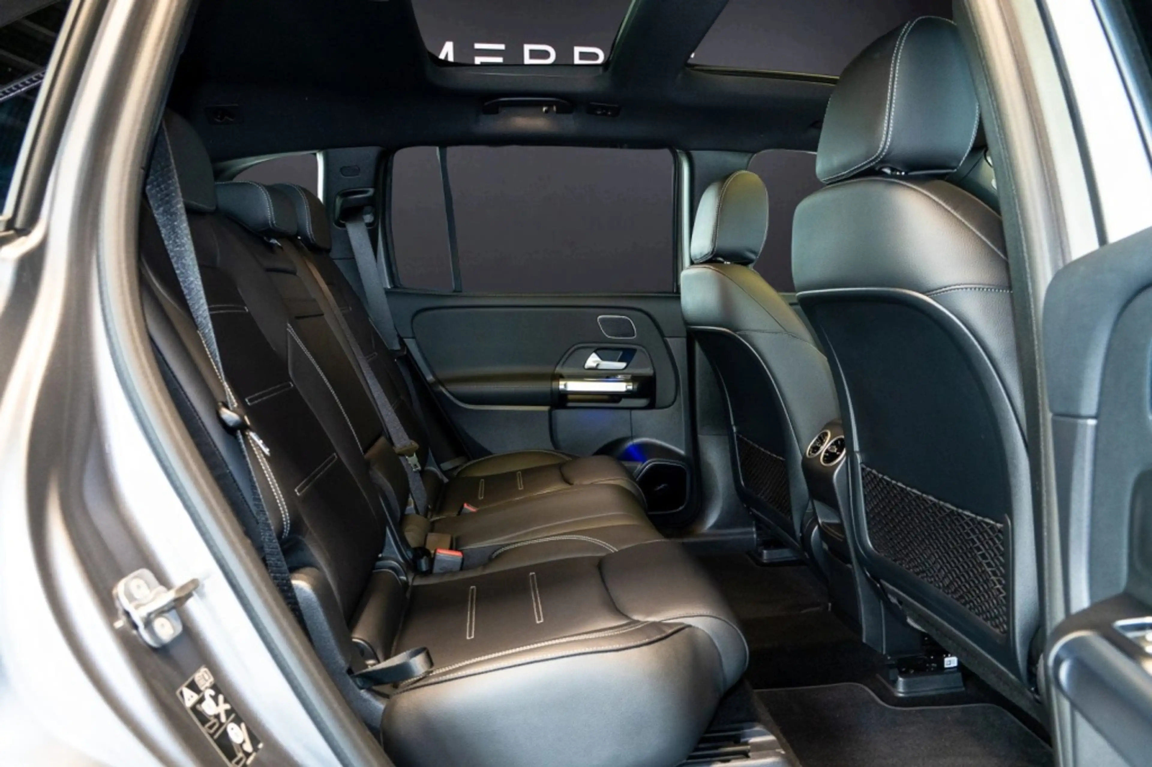 Mercedes-Benz EQB 300 4M * — photo 9