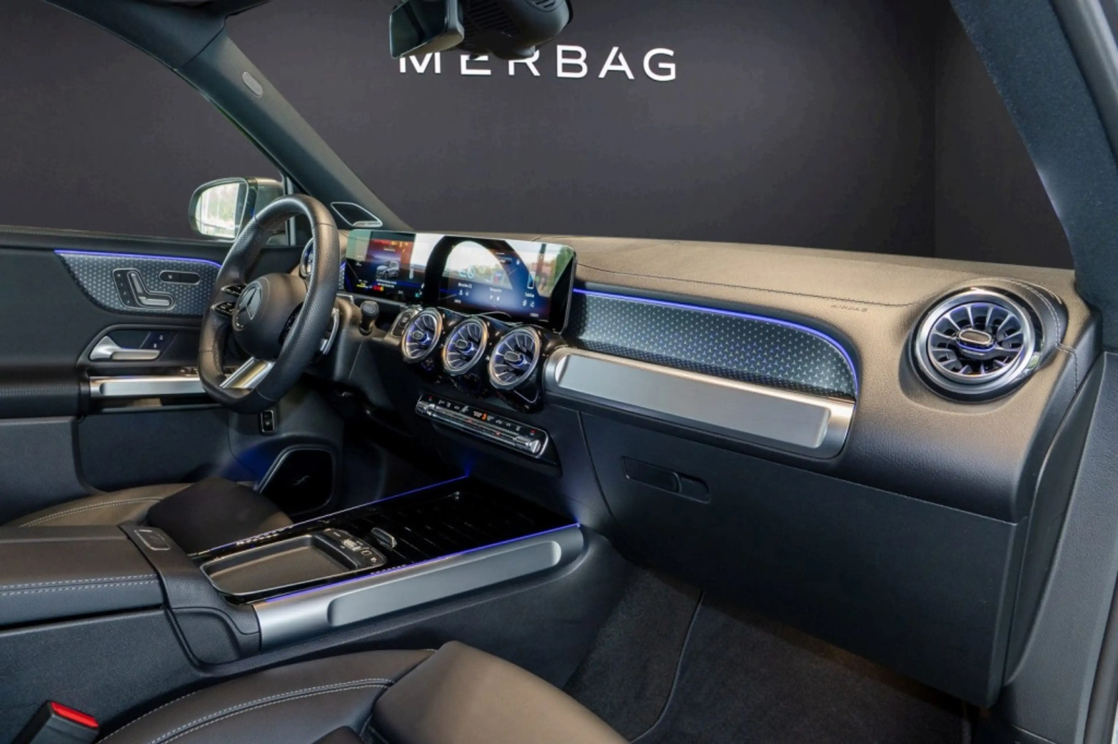 Mercedes-Benz EQB 300 4M * — photo 10