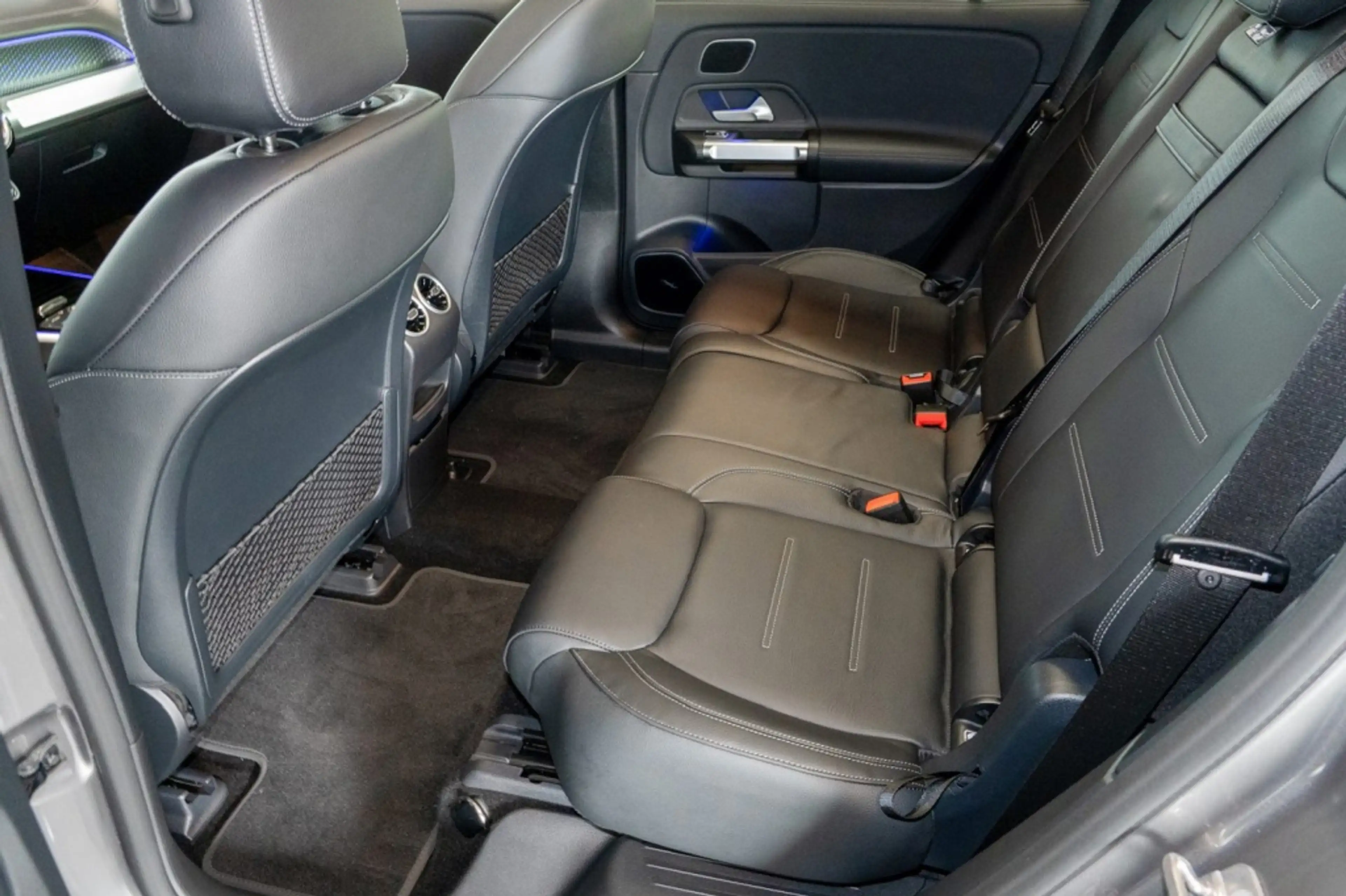 Mercedes-Benz EQB 300 4M * — photo 12
