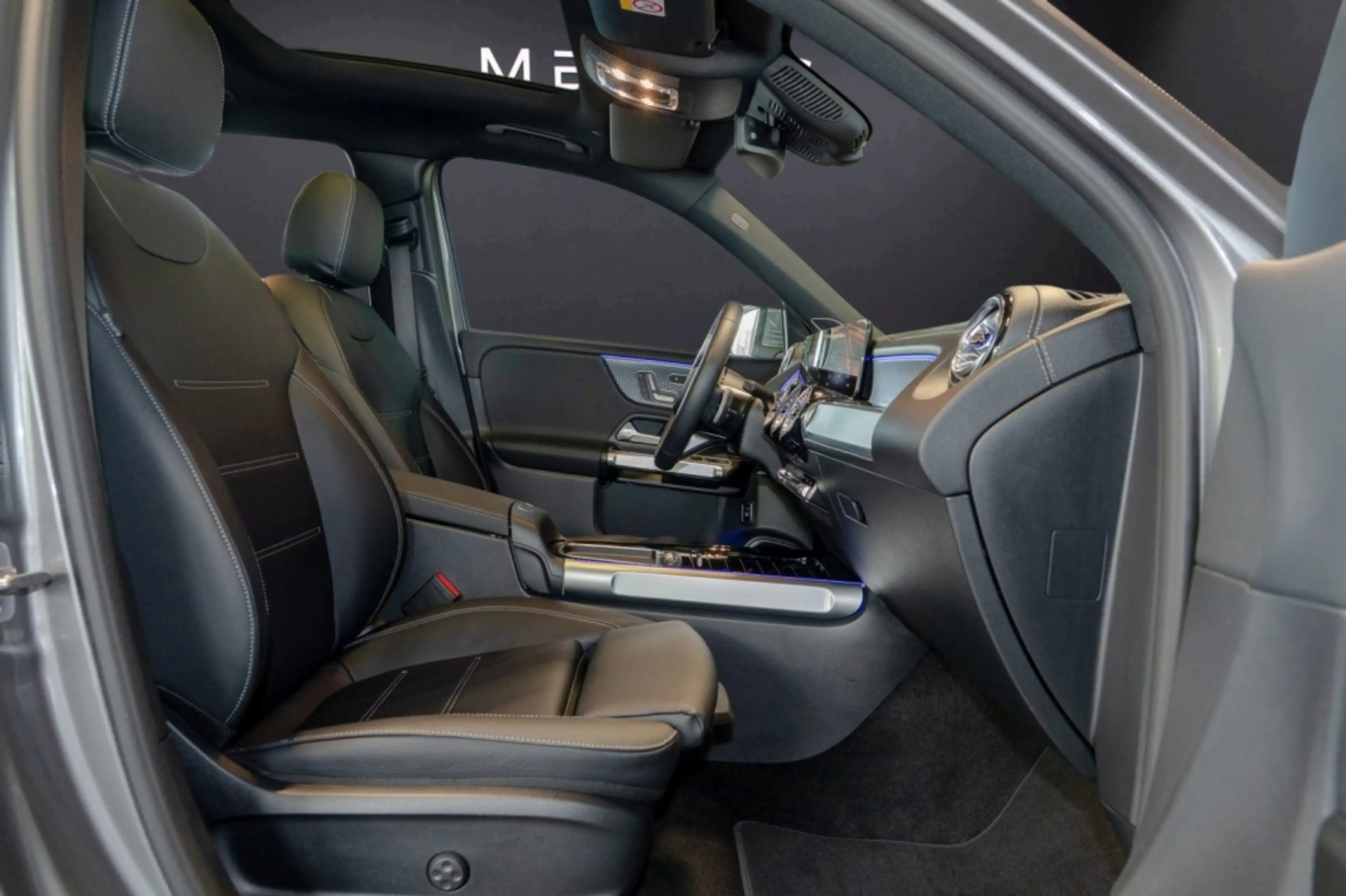 Mercedes-Benz EQB 300 4M * — photo 8