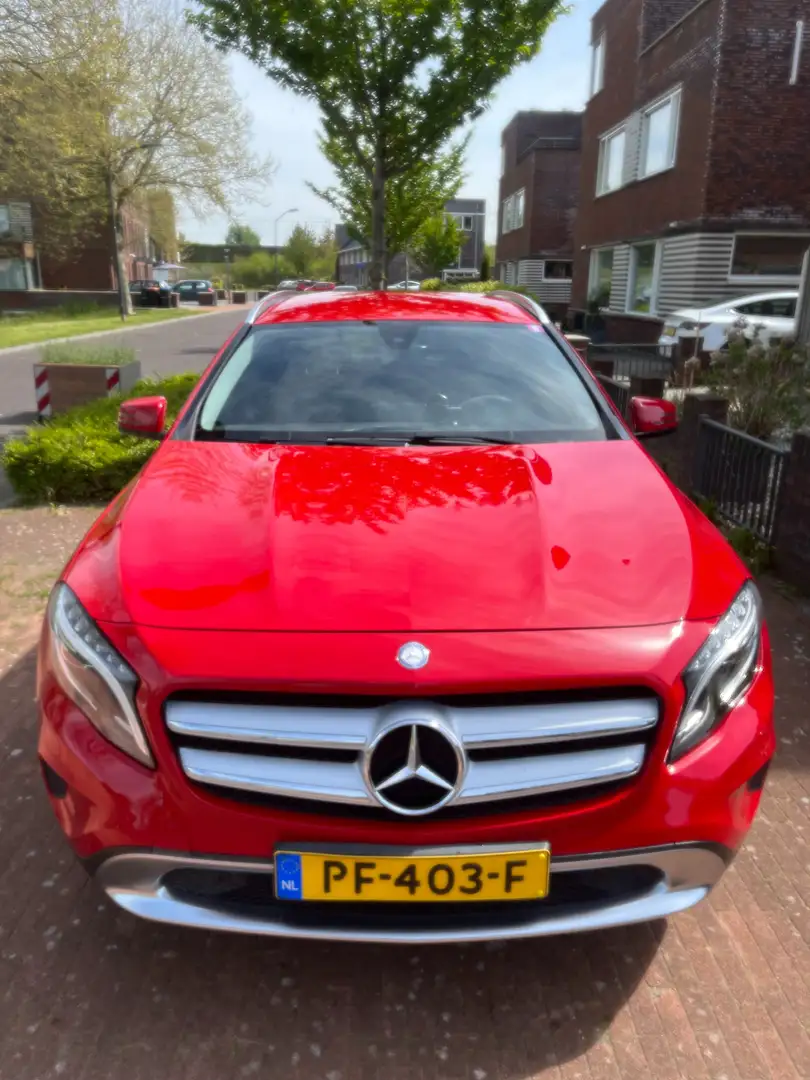 Mercedes-Benz GLA 200 GLA 200 Prestige Červená - 1