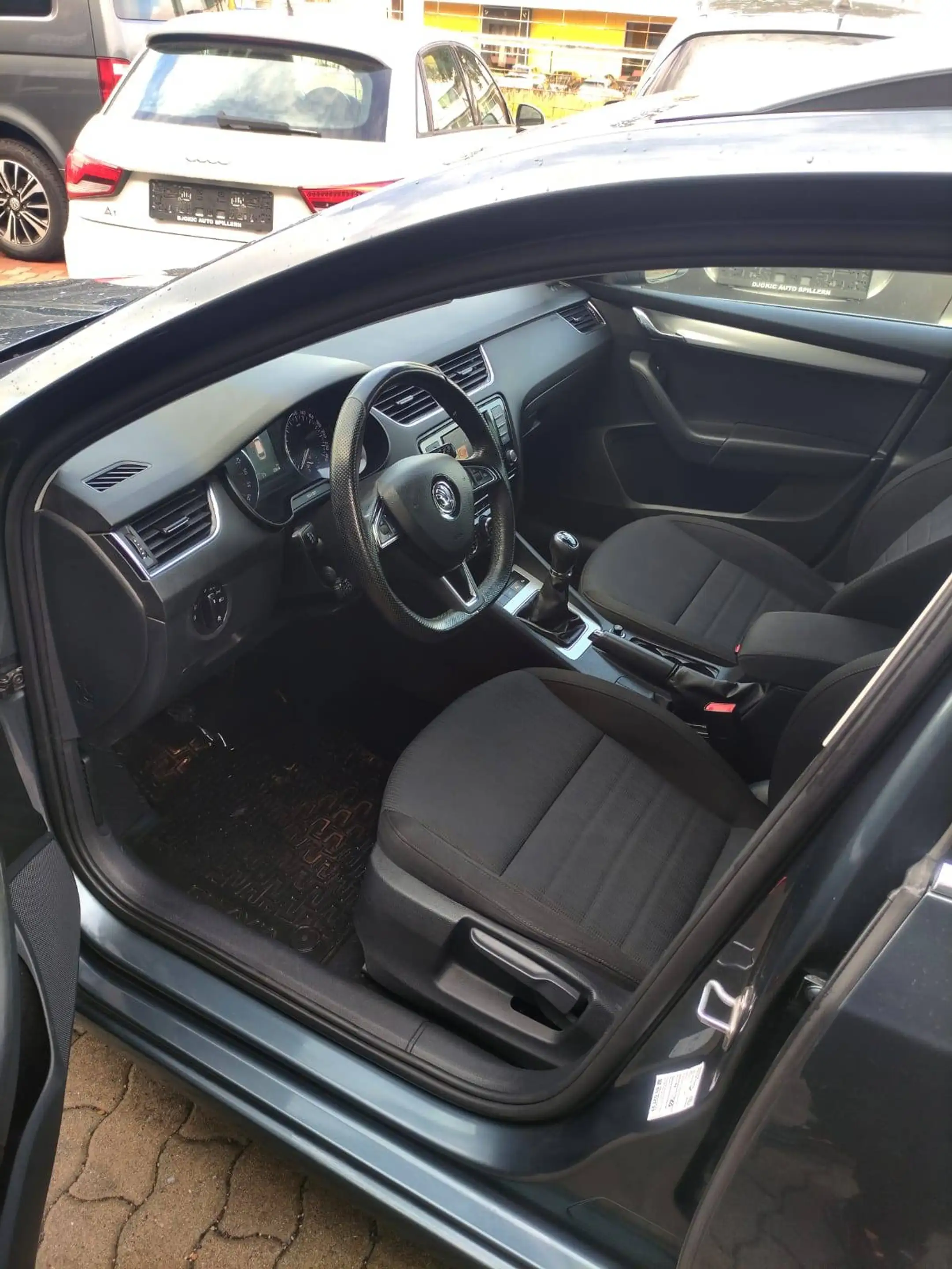 Skoda Octavia Combi 1,6 TDI Style — photo 7