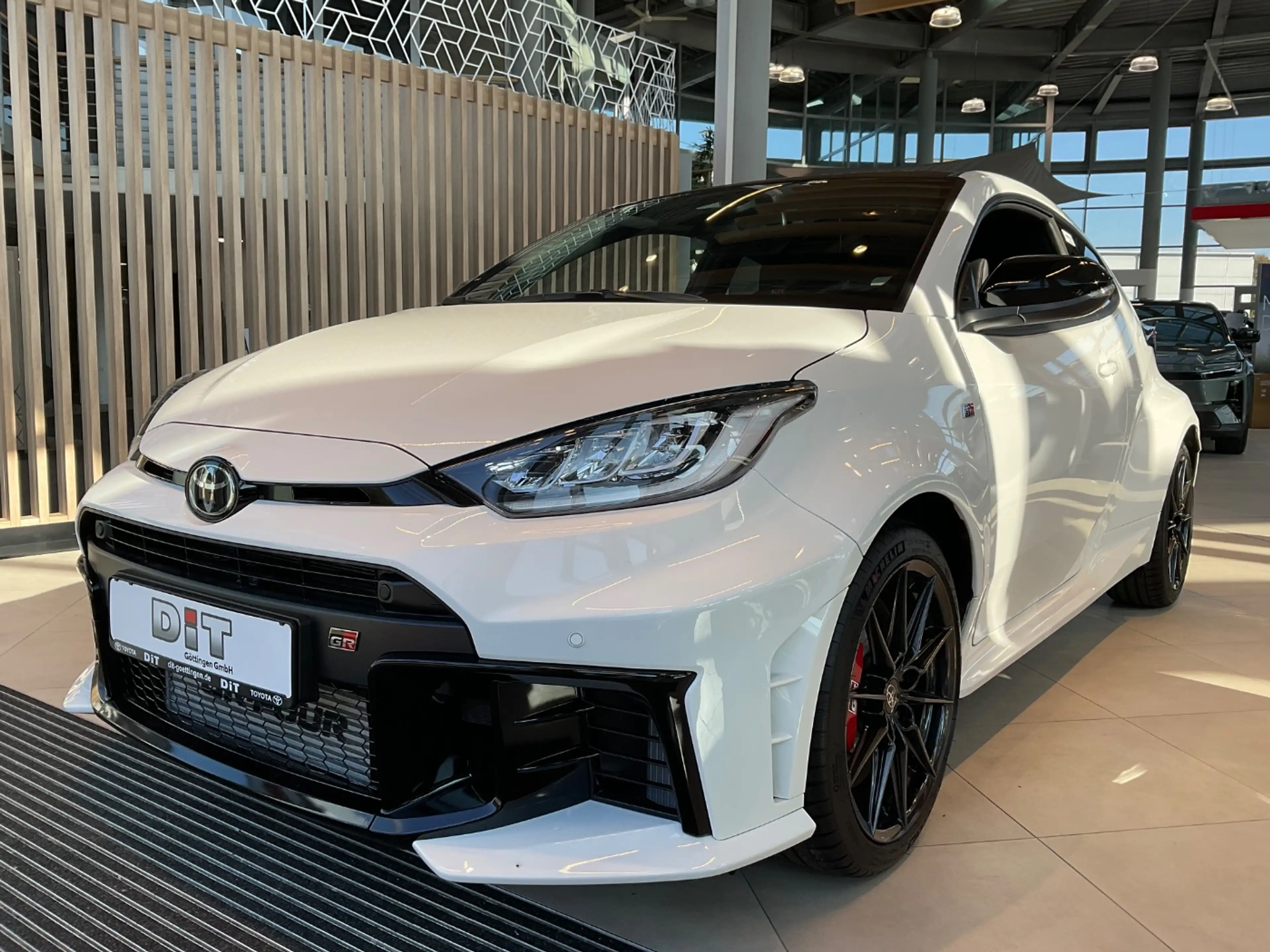 Toyota Yaris 1.6 Turbo GR ACC+LED+SHZ+2xKlima+Kam.+AUT — photo 2