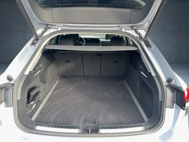 Audi A6 view 14