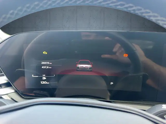 Audi A6 view 11