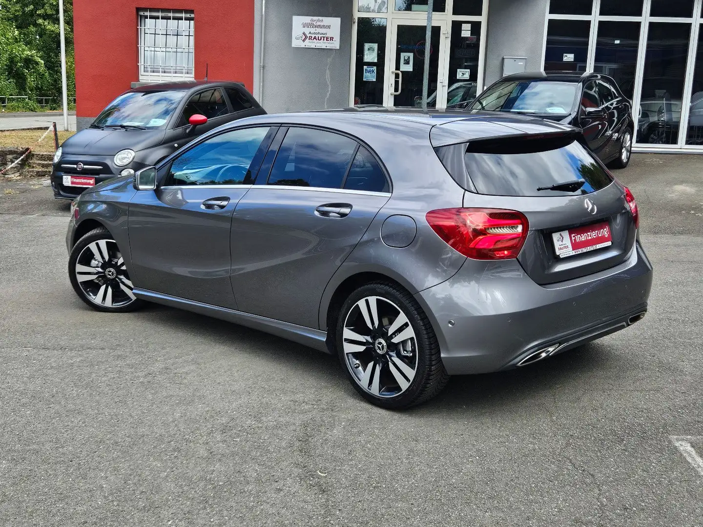 Mercedes-Benz A 200 URBAN 2017 NAVI LED 18Zoll nur 77tKM! Grau - 2