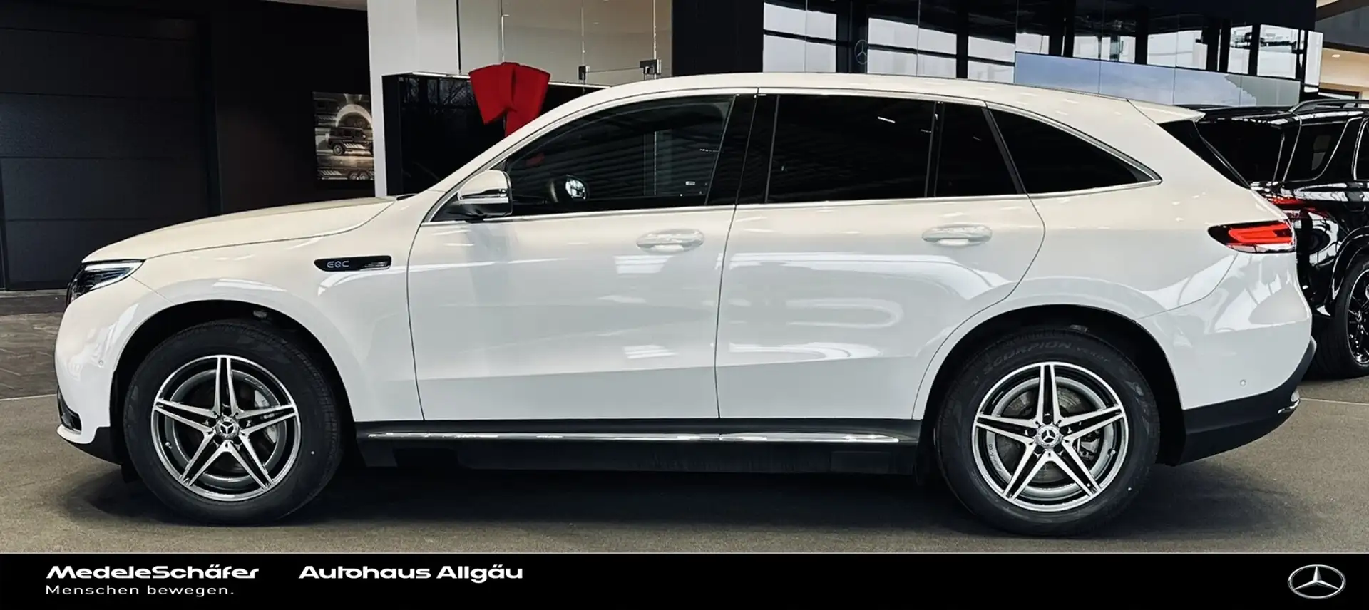 Mercedes-Benz EQC 400 EQC 400 4M AMG Distronic SHD AHK Soundsystem 360° Blanc - 2