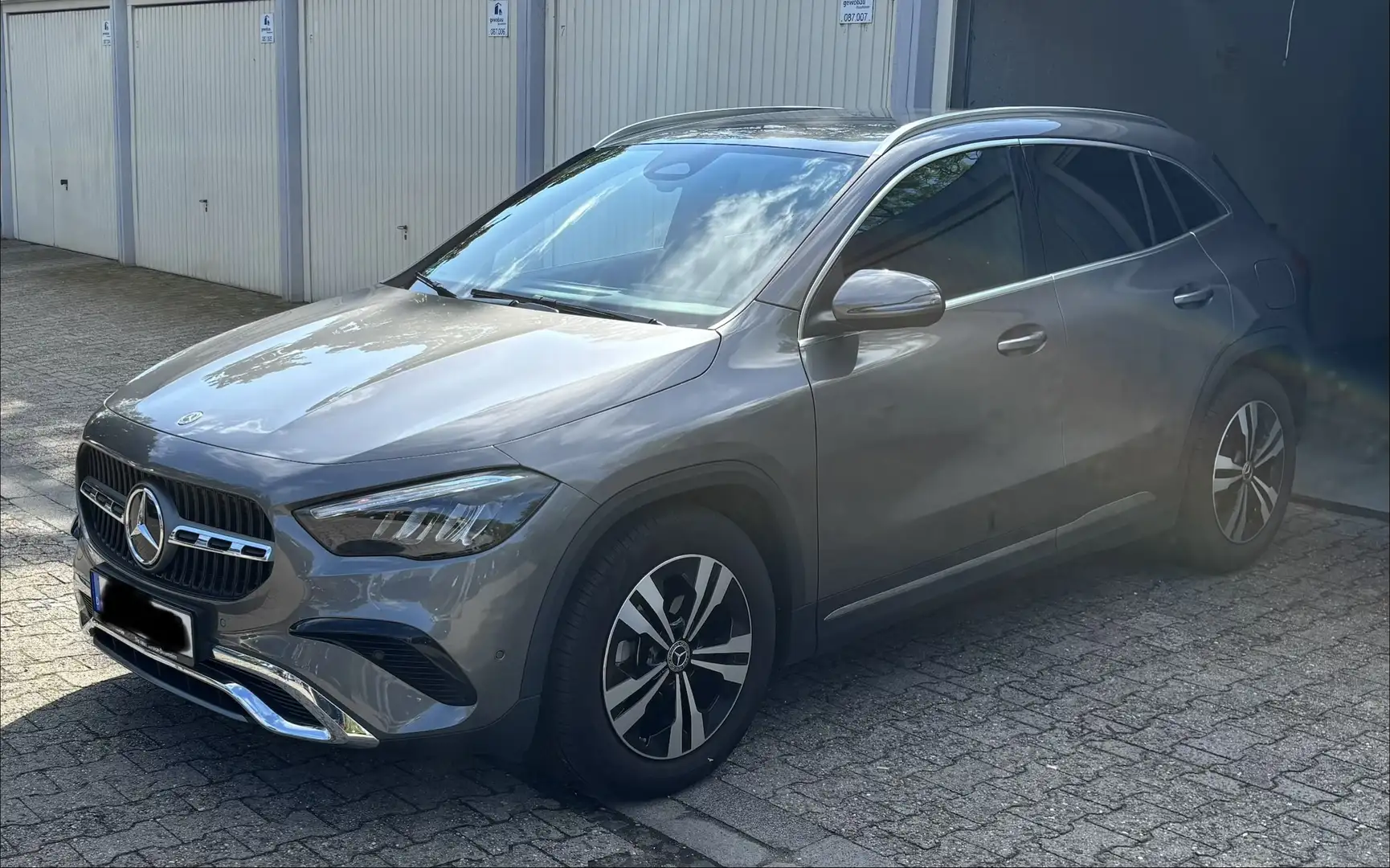 Mercedes-Benz GLA 180 GLA 180 Mild-Hybrid Progressive Line Advanced Gris - 2