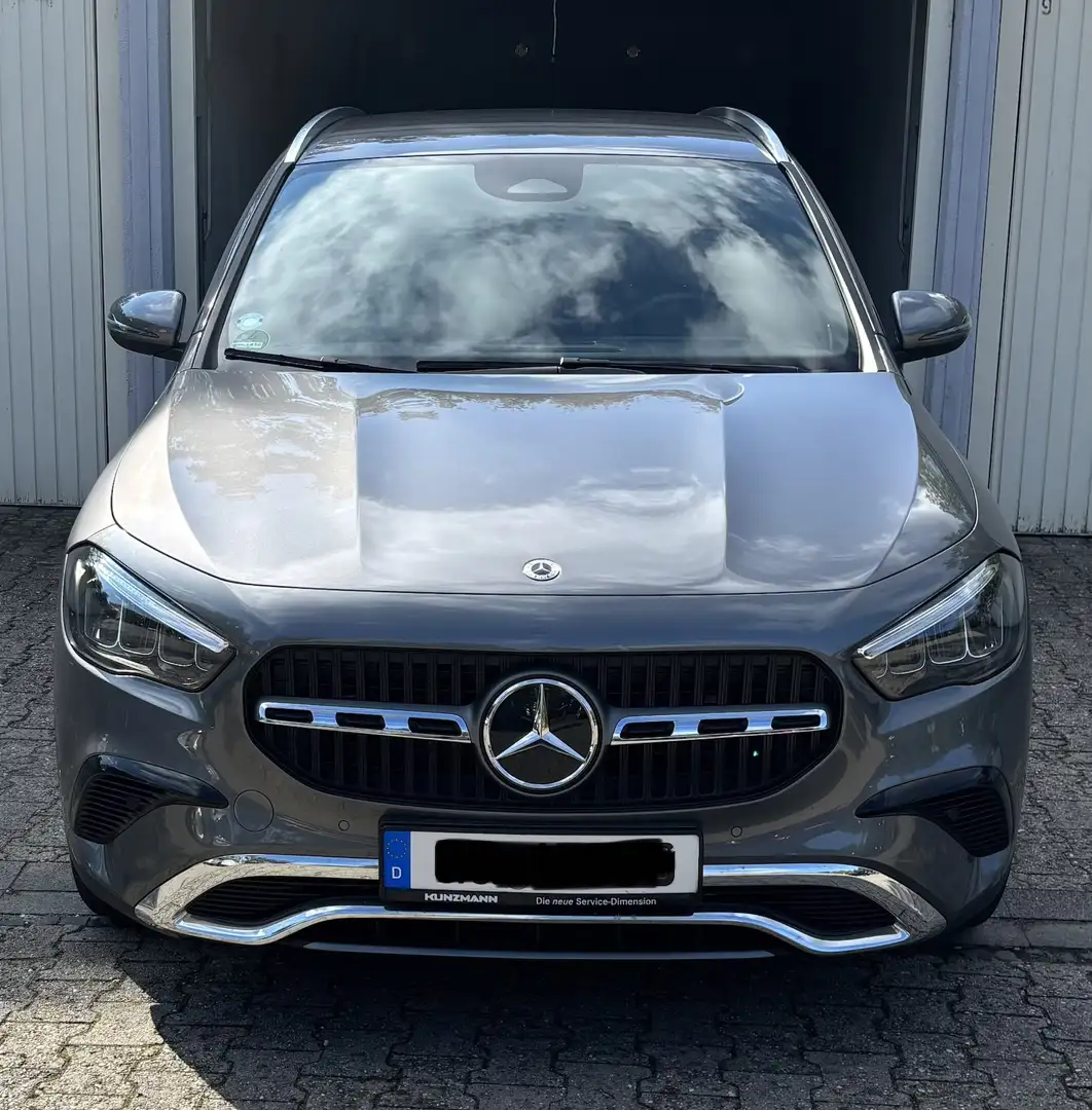 Mercedes-Benz GLA 180 GLA 180 Mild-Hybrid Progressive Line Advanced Gris - 1