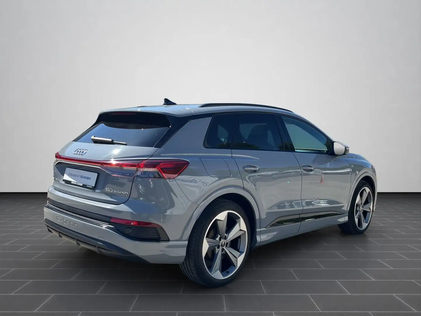 Audi Q4 e-tron 220 kW quattro AHK SHZ RFK MATRIX-LED Grau - 2