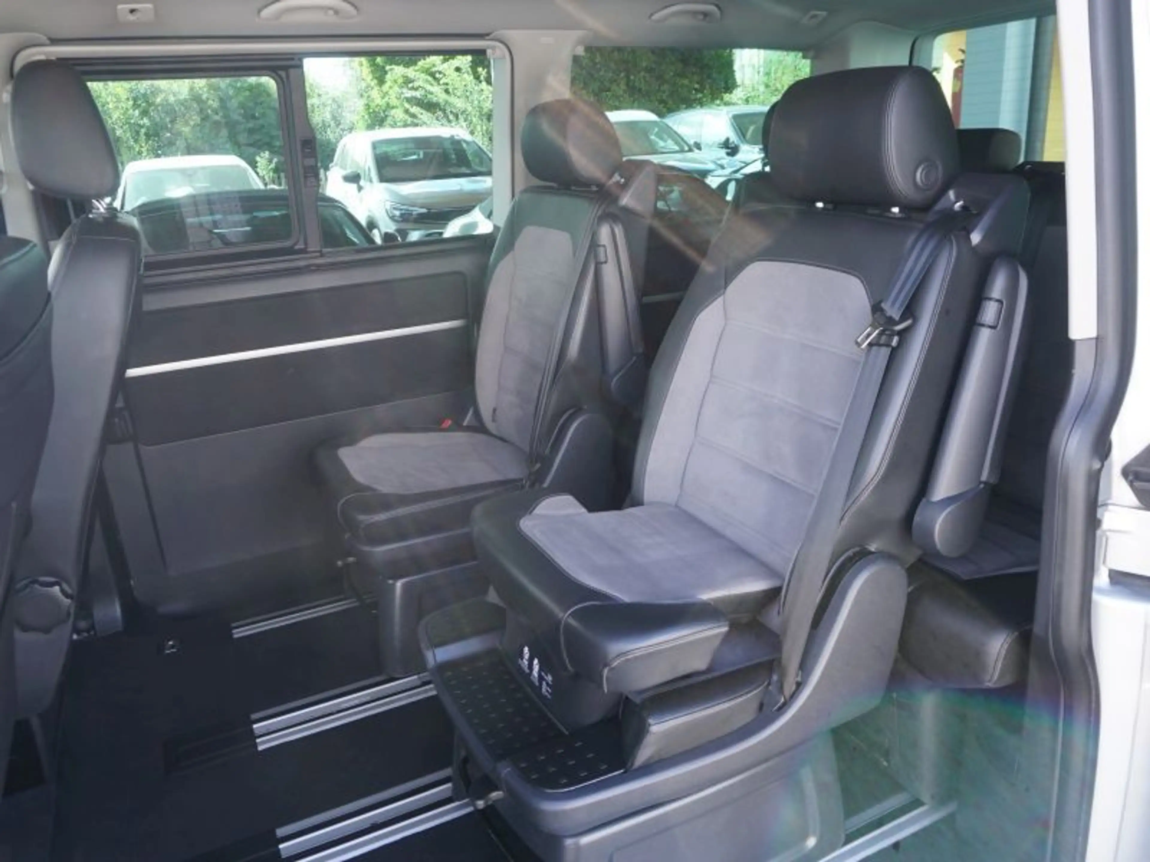 Volkswagen T6.1 Multivan Cruise 2,0 TDI 4Motion DSG *VIRTUAL+STHZG+LED* — photo 12