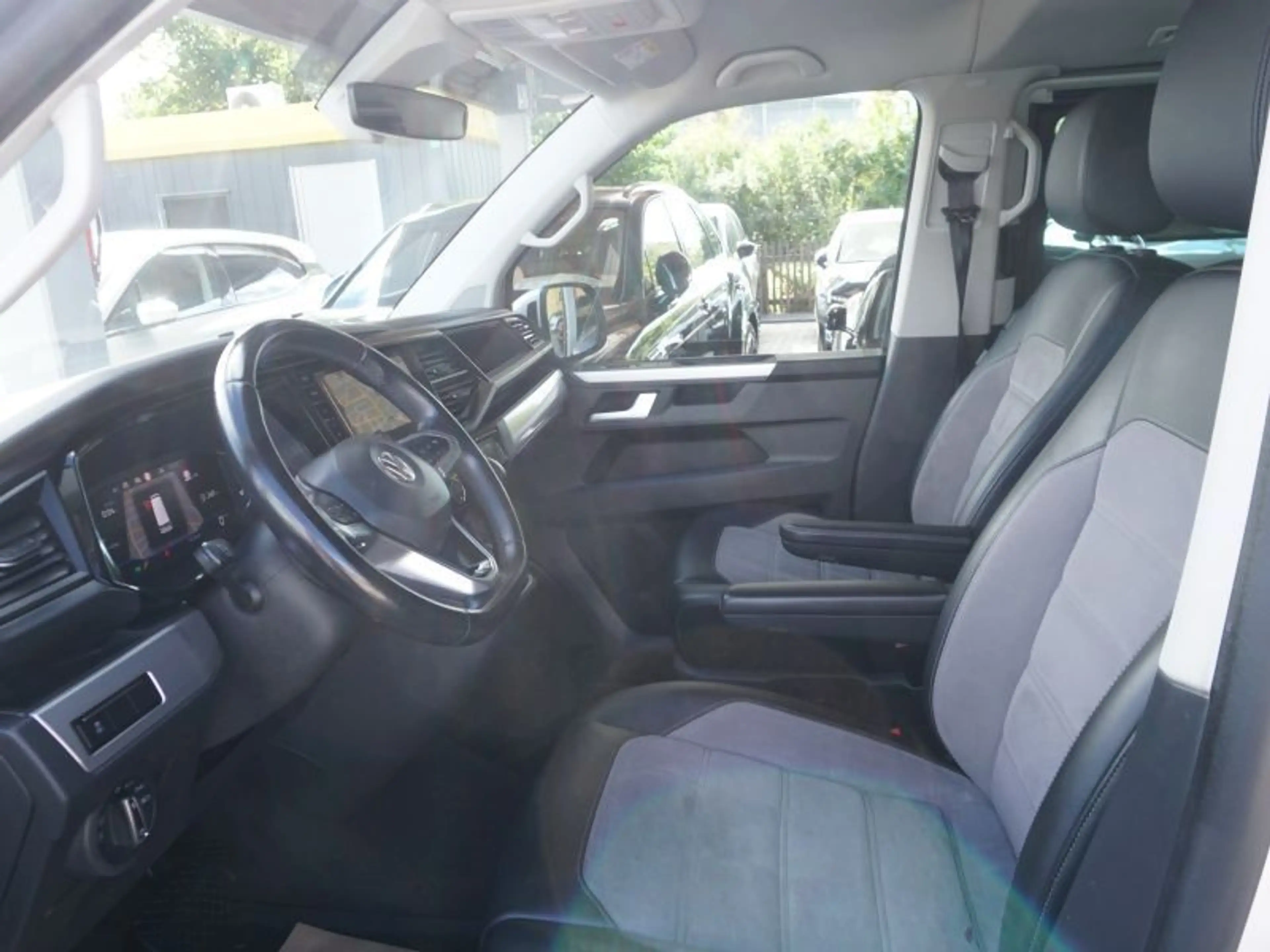 Volkswagen T6.1 Multivan Cruise 2,0 TDI 4Motion DSG *VIRTUAL+STHZG+LED* — photo 6