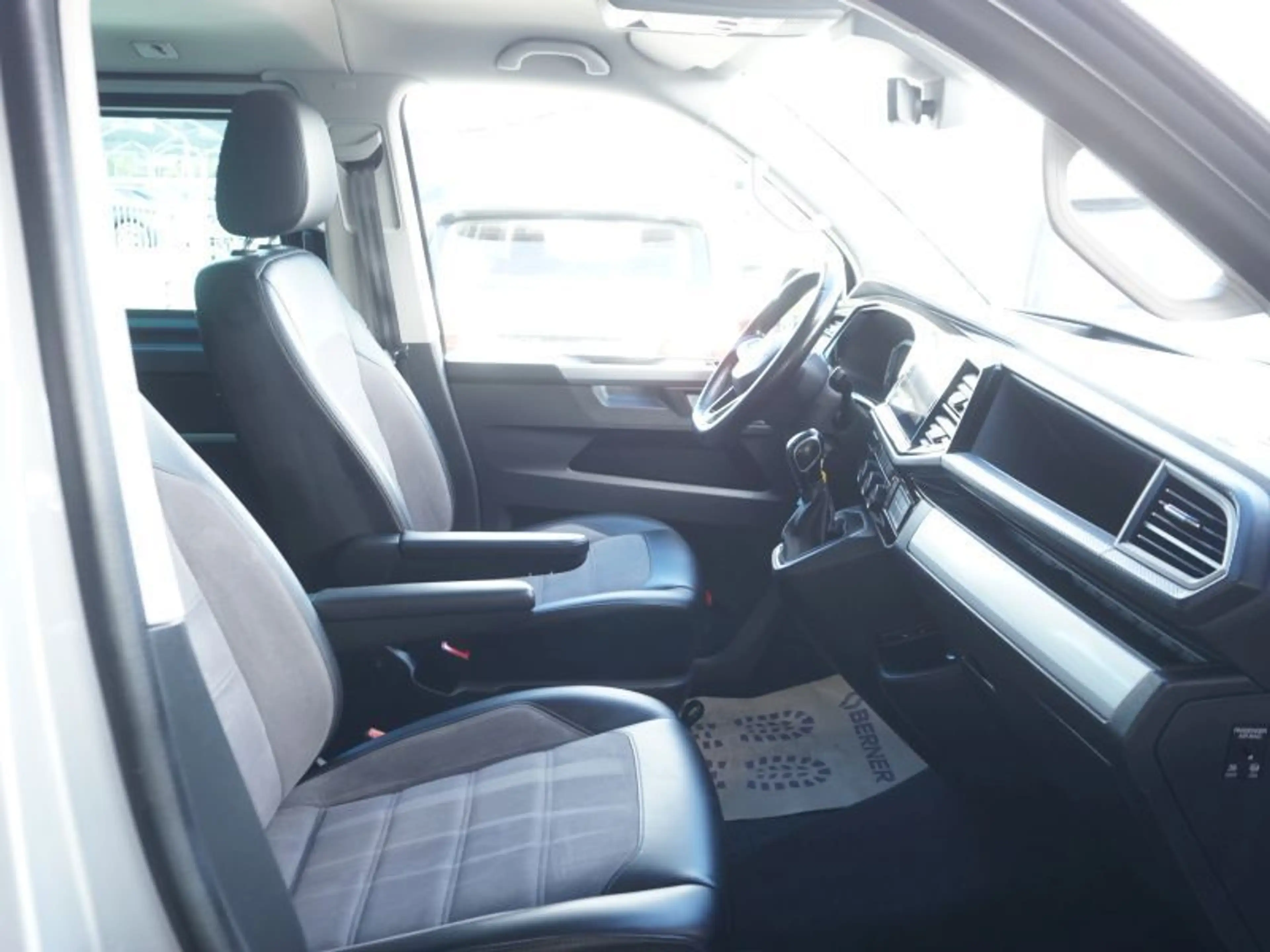Volkswagen T6.1 Multivan Cruise 2,0 TDI 4Motion DSG *VIRTUAL+STHZG+LED* — photo 10