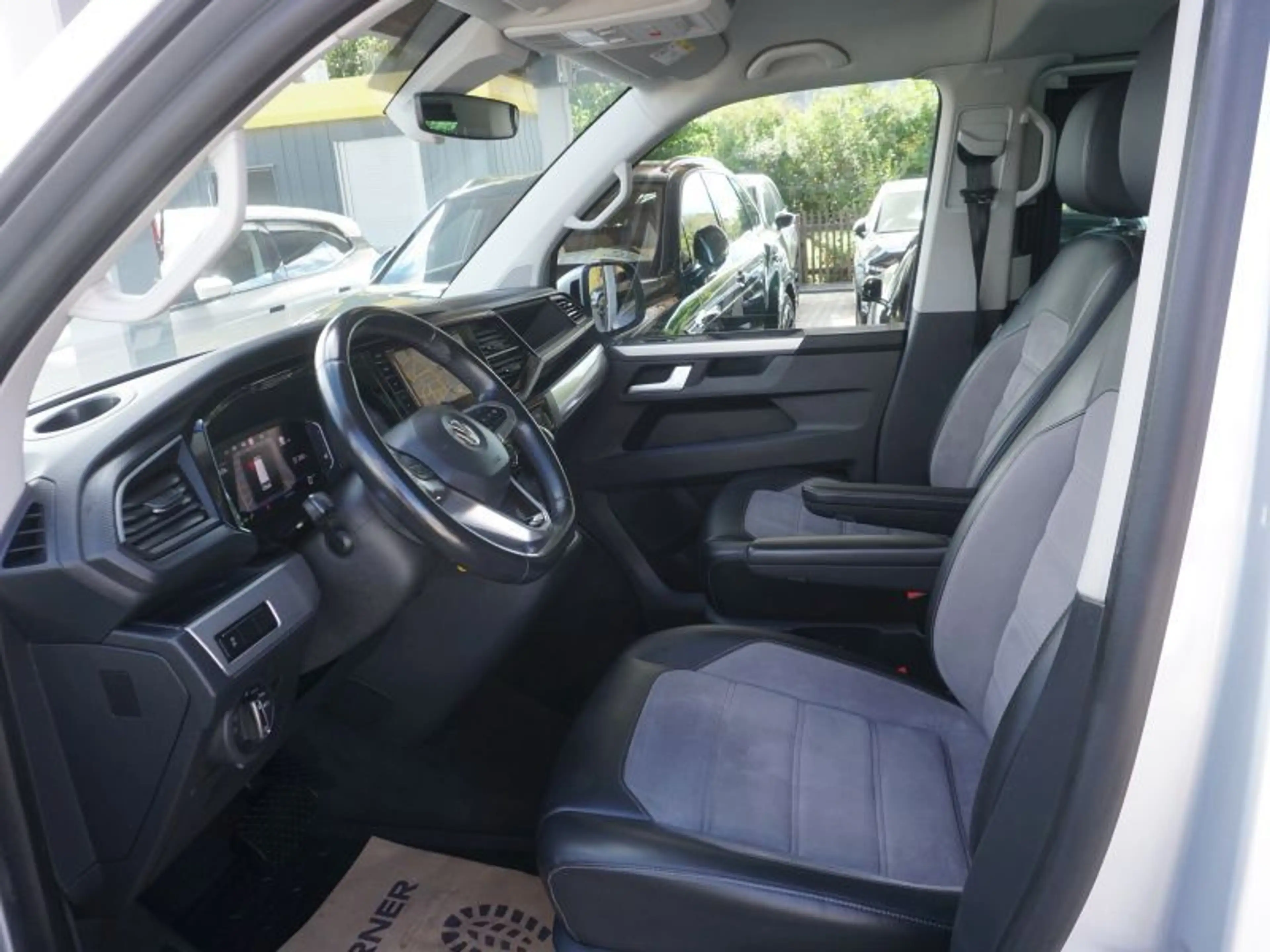 Volkswagen T6.1 Multivan Cruise 2,0 TDI 4Motion DSG *VIRTUAL+STHZG+LED* — photo 8
