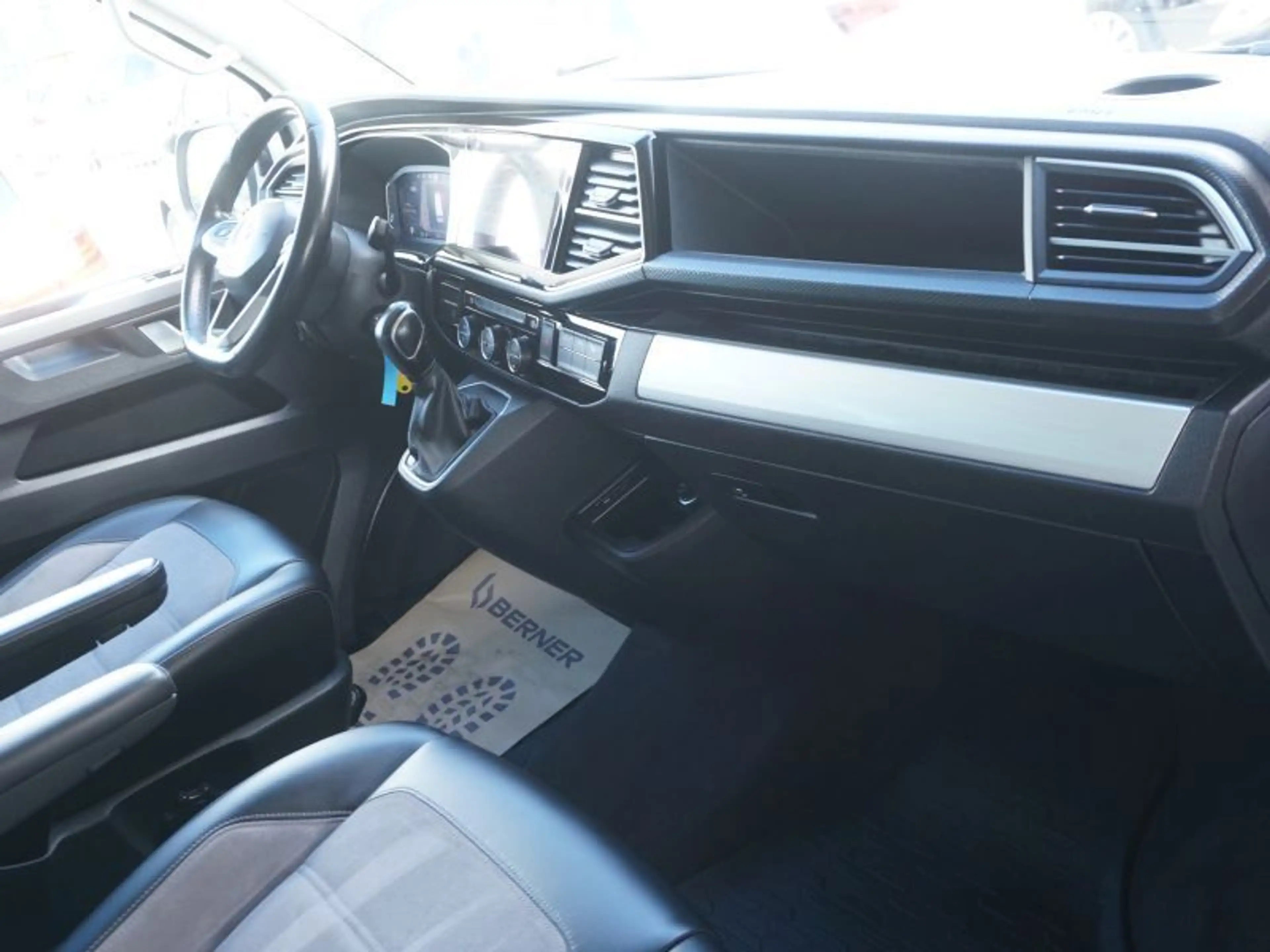 Volkswagen T6.1 Multivan Cruise 2,0 TDI 4Motion DSG *VIRTUAL+STHZG+LED* — photo 11