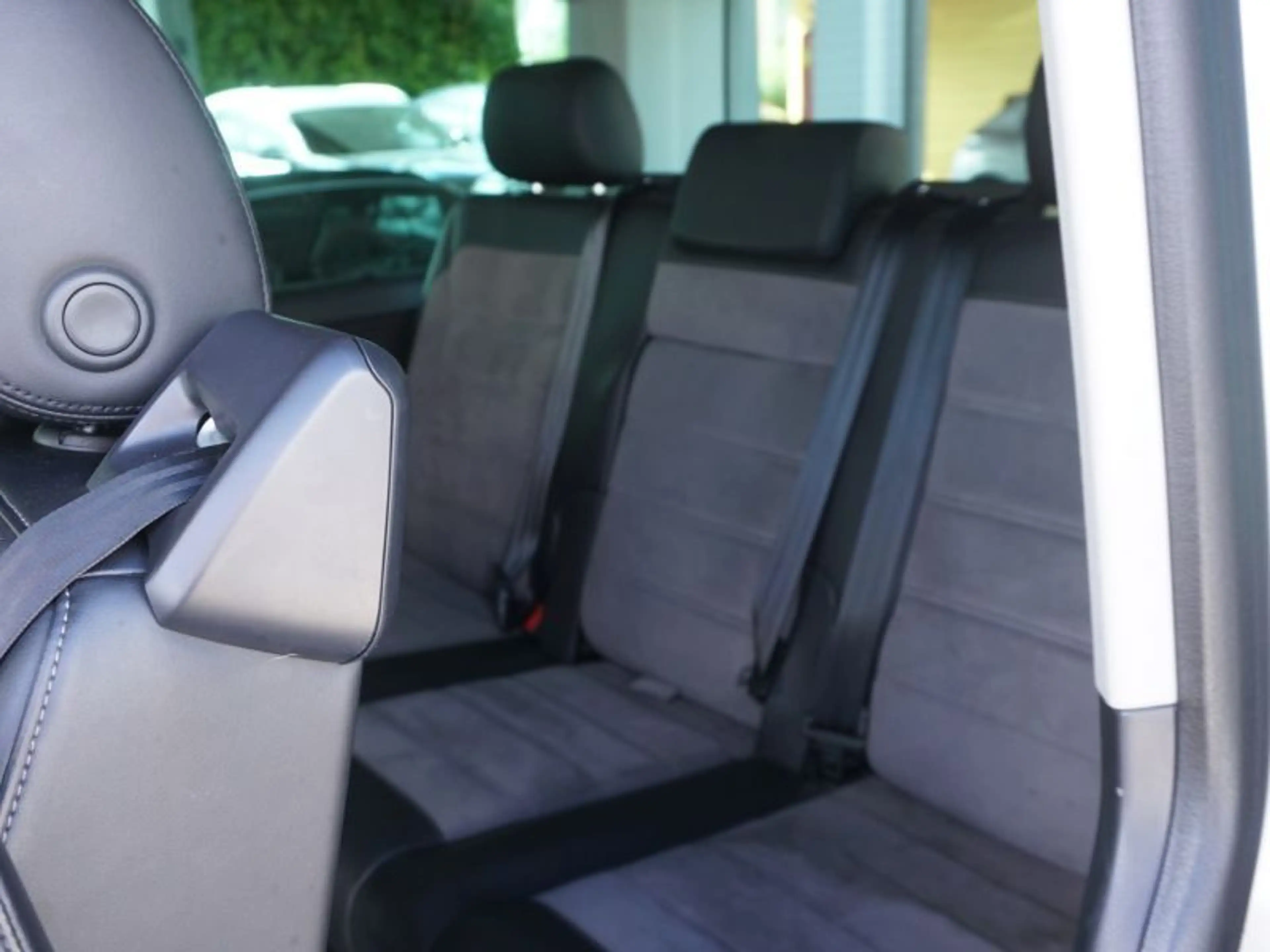 Volkswagen T6.1 Multivan Cruise 2,0 TDI 4Motion DSG *VIRTUAL+STHZG+LED* — photo 14