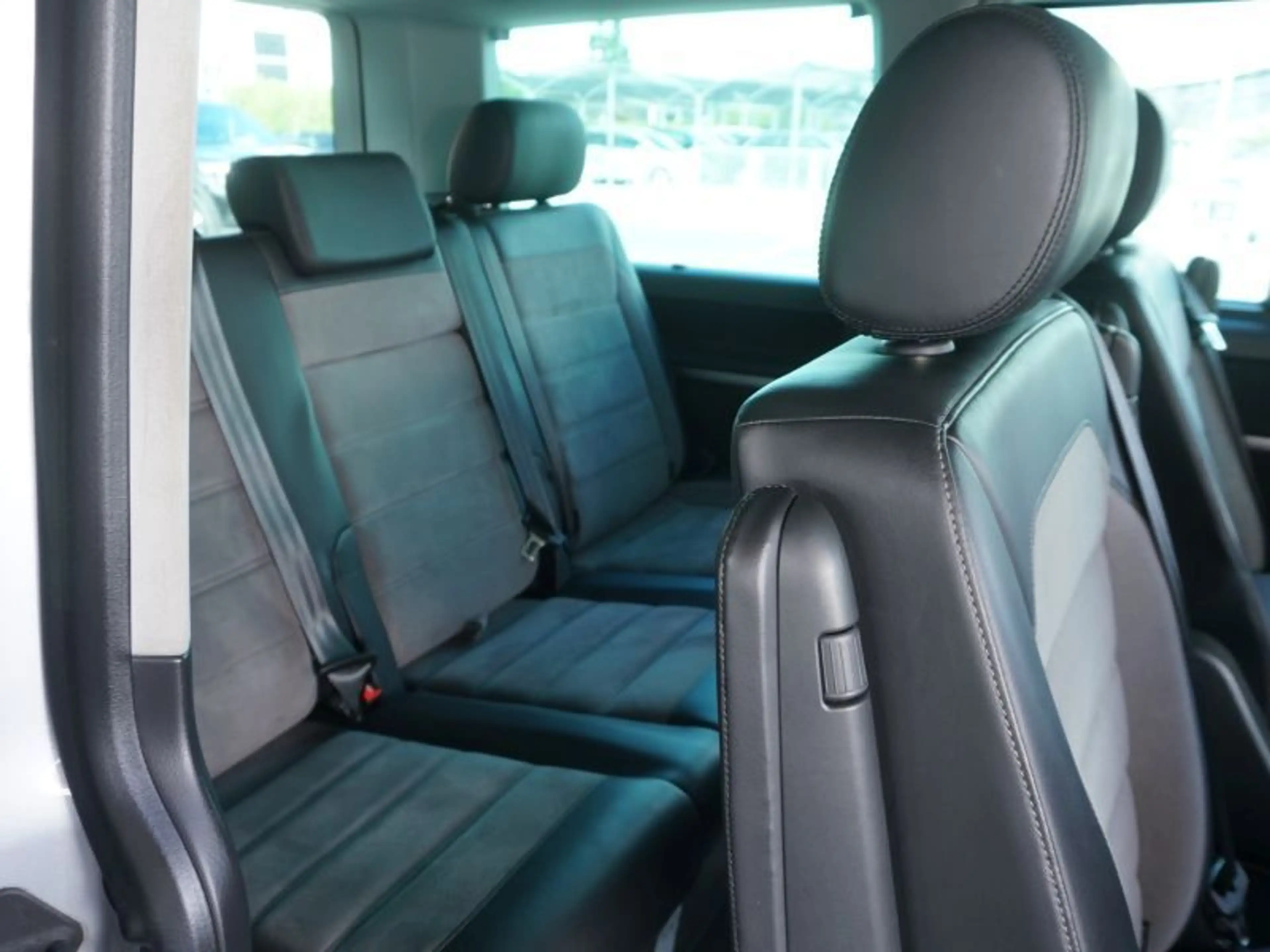Volkswagen T6.1 Multivan Cruise 2,0 TDI 4Motion DSG *VIRTUAL+STHZG+LED* — photo 15
