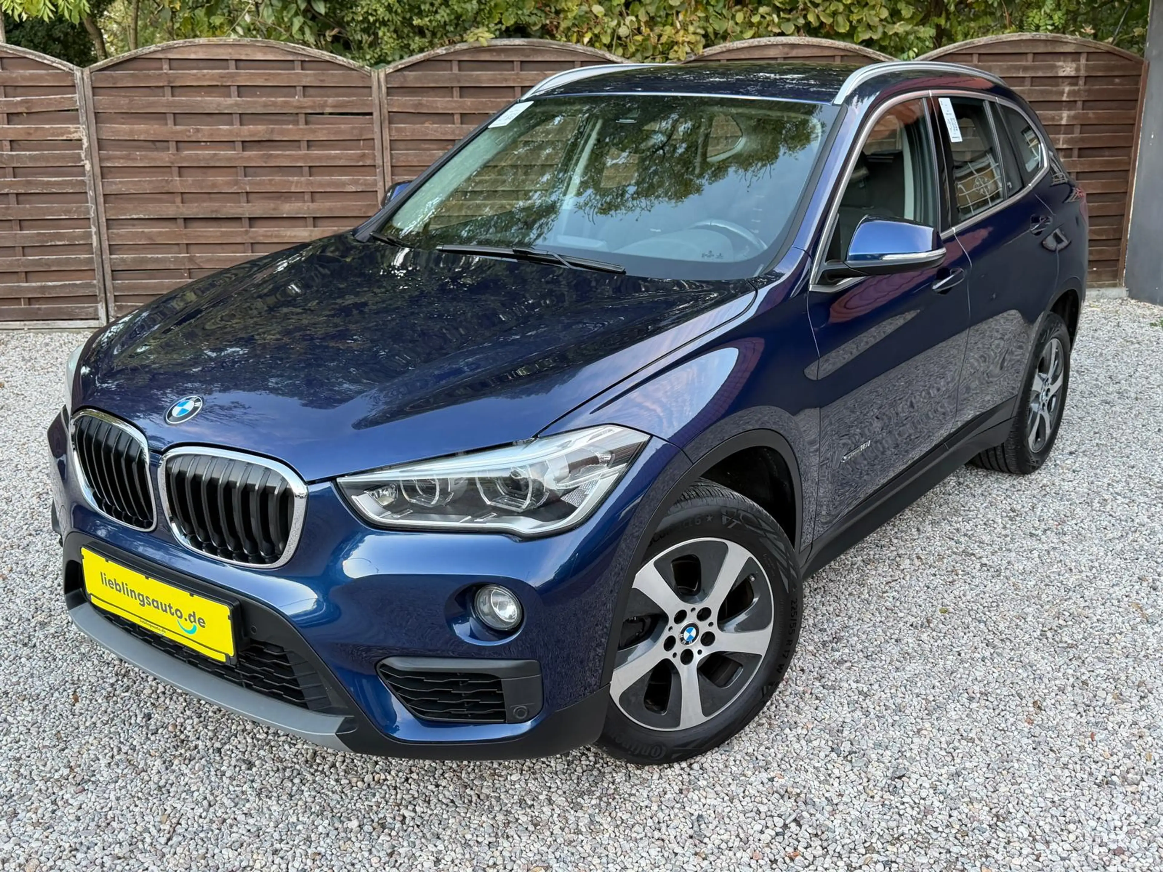 BMW X1 sDrive 18i Advantage LED PDC Sportsitze 1.Hd