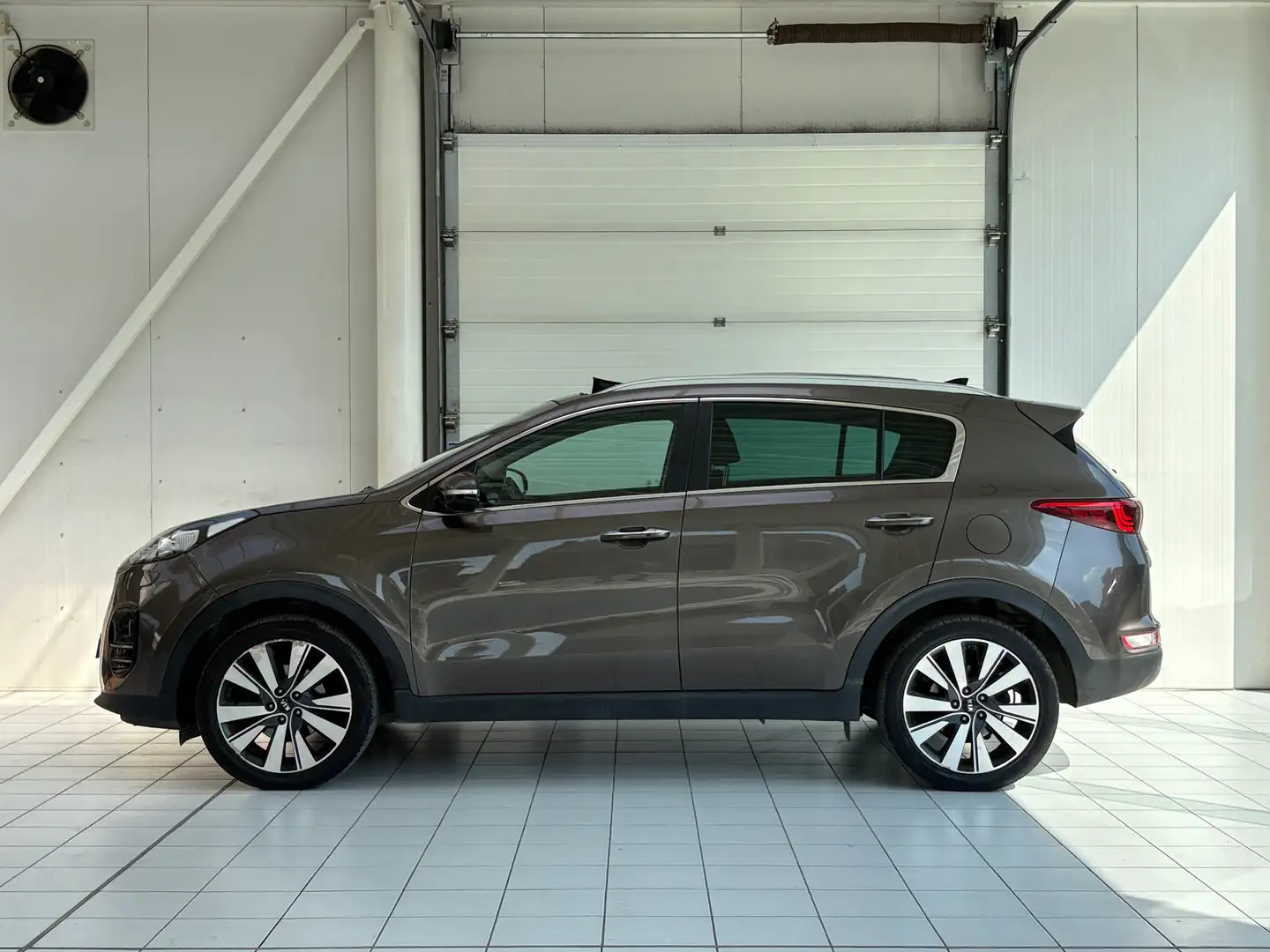 Kia Sportage 1.7 CRDi * XENON * CUIR * TOIT * CAMERA * JBL * Gris - 2