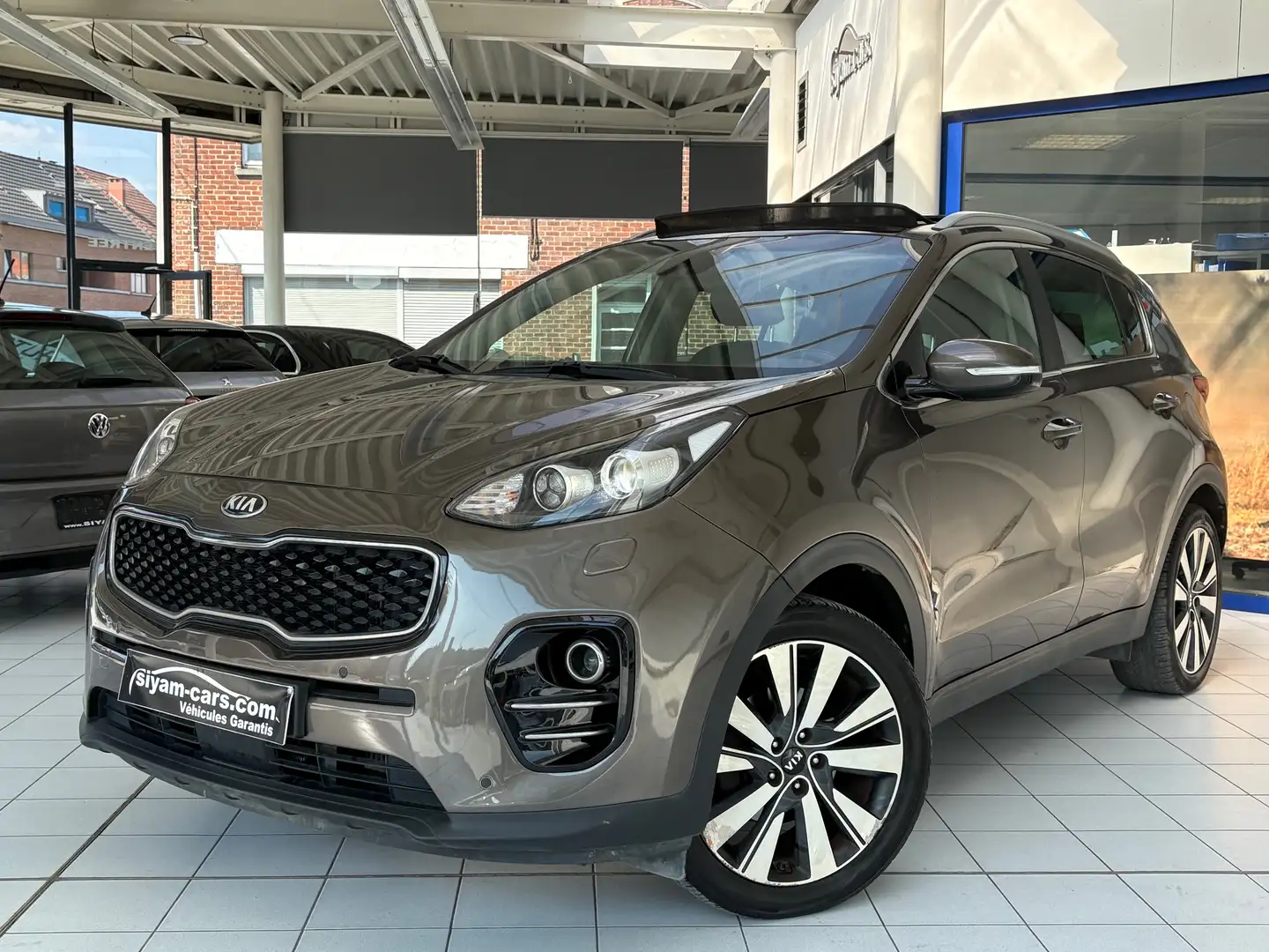 Kia Sportage 1.7 CRDi * XENON * CUIR * TOIT * CAMERA * JBL * Gris - 1