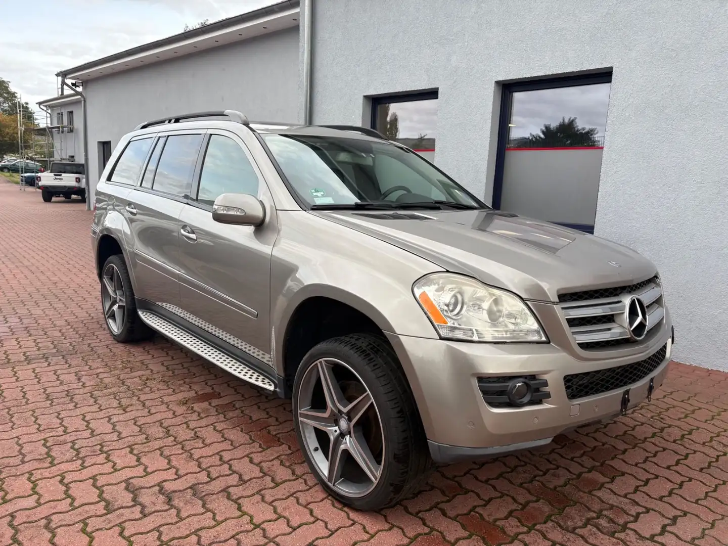 Mercedes-Benz GL 450 4Matic/22" AMG/Luft/7-Sitzer/TV Silber - 1