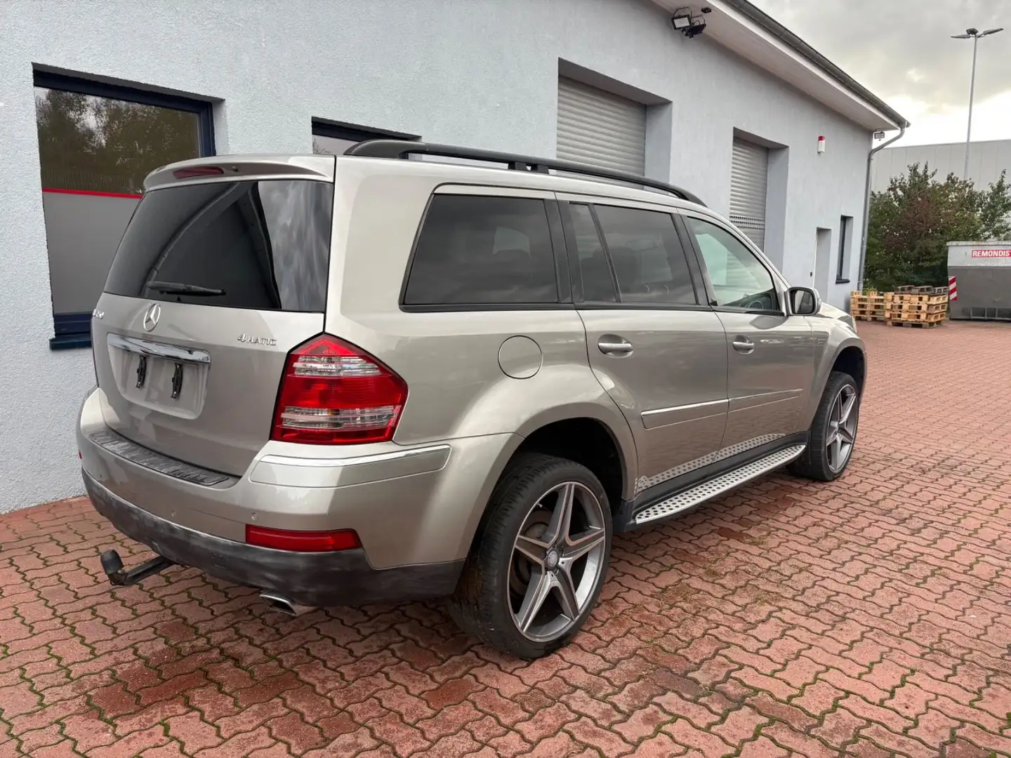 Mercedes-Benz GL 450 4Matic/22" AMG/Luft/7-Sitzer/TV Silber - 2