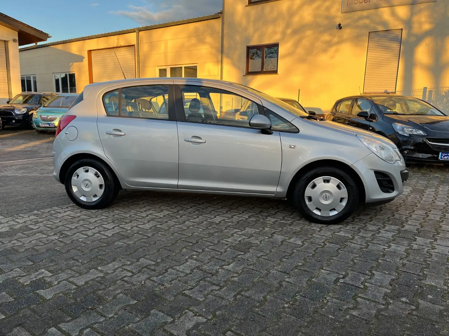 Opel Corsa D Edition-NAVI-KLIMA-SEHR GEPFLEGT-TÜV NEU Silber - 2