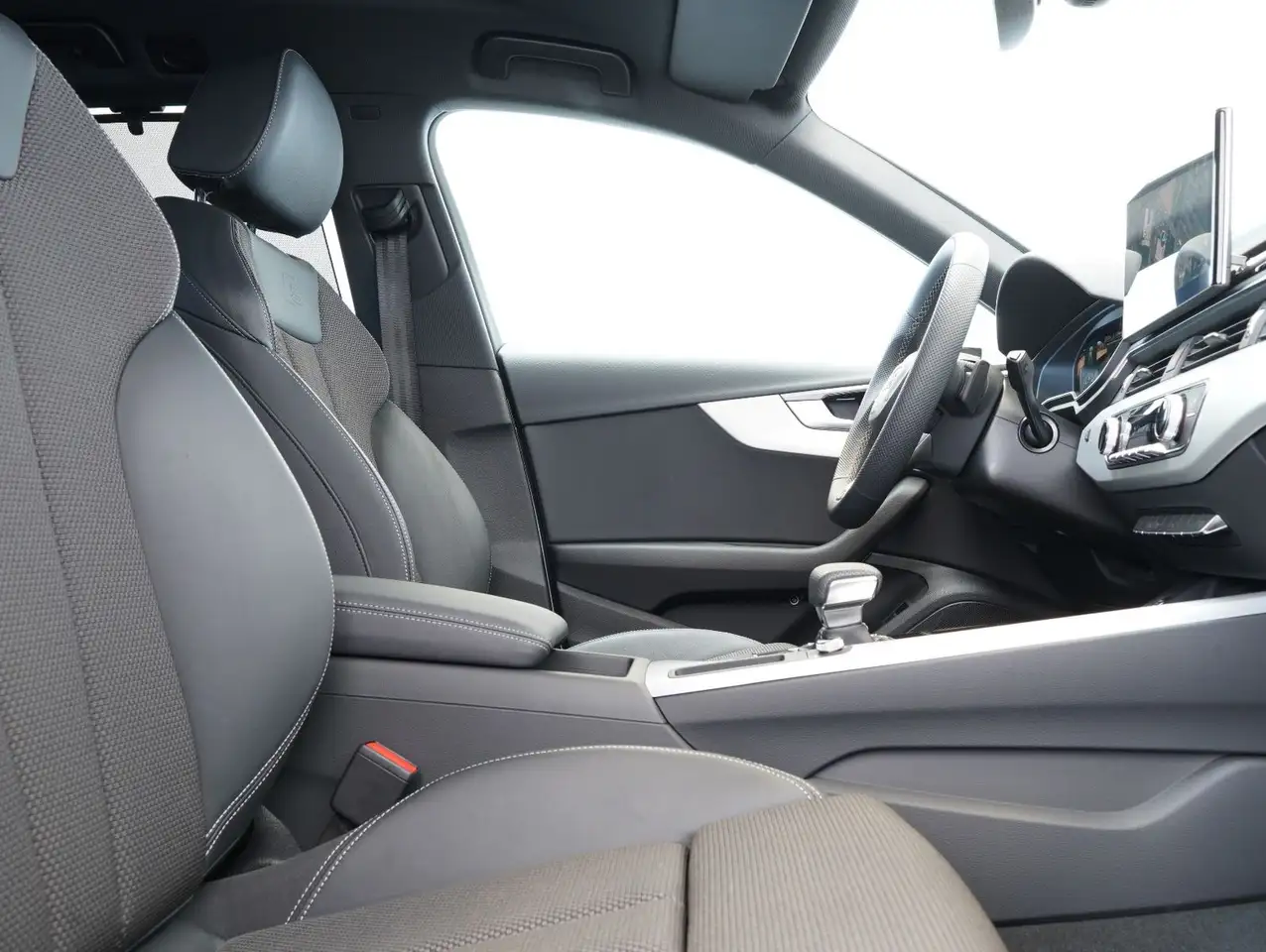 Audi A4 Avant 35 TDI S line Competition Edition AHK 14