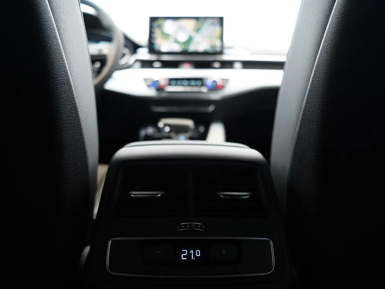 Audi A4 Avant 35 TDI S line Competition Edition AHK 18