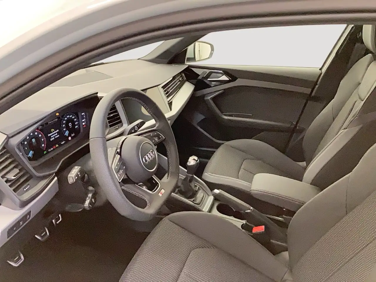 Audi A1 30 TFSI intense 6