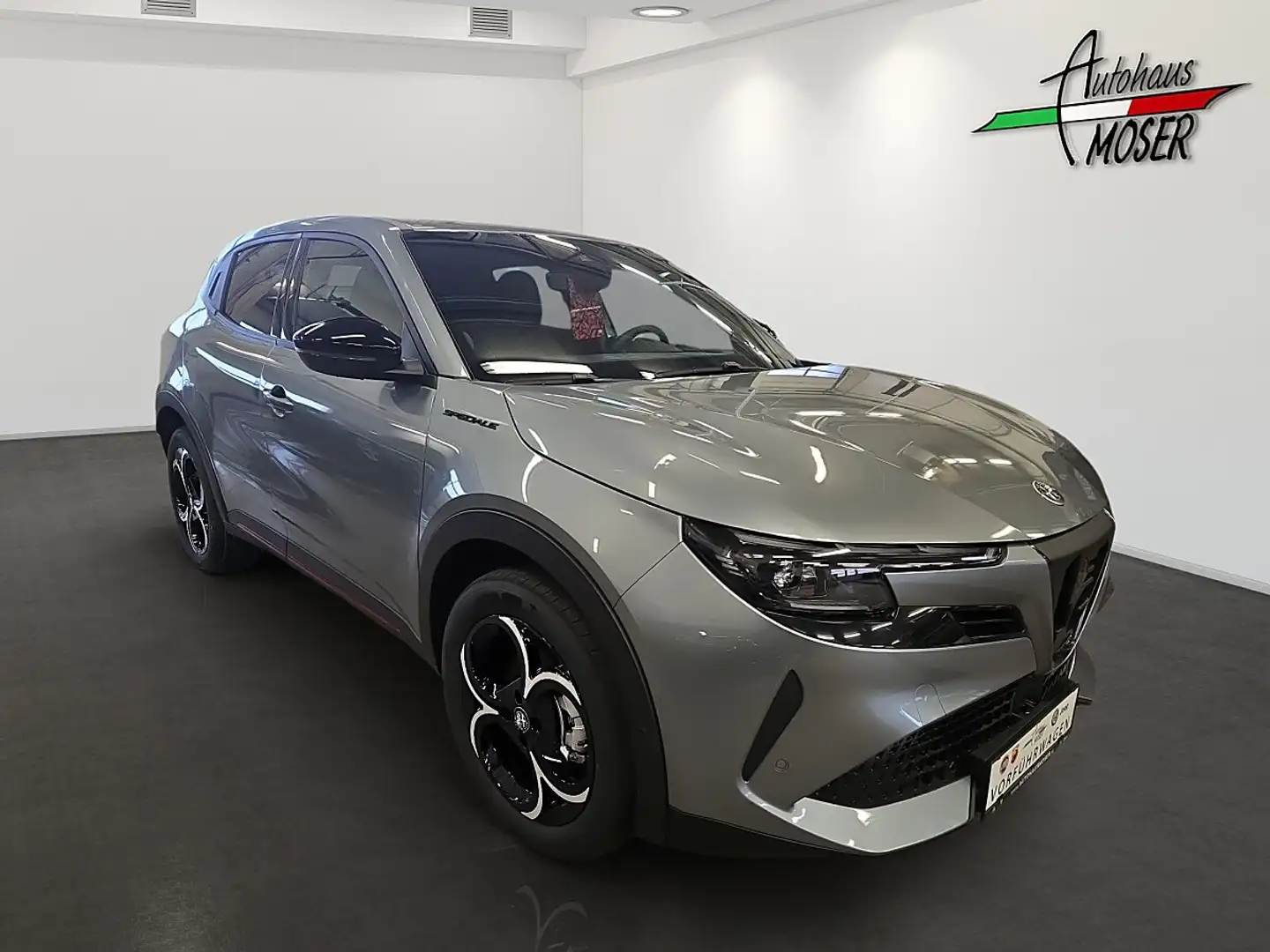 Alfa Romeo Junior Ibrida Speciale 1.2 MHEV e-DCT6 Grau - 2