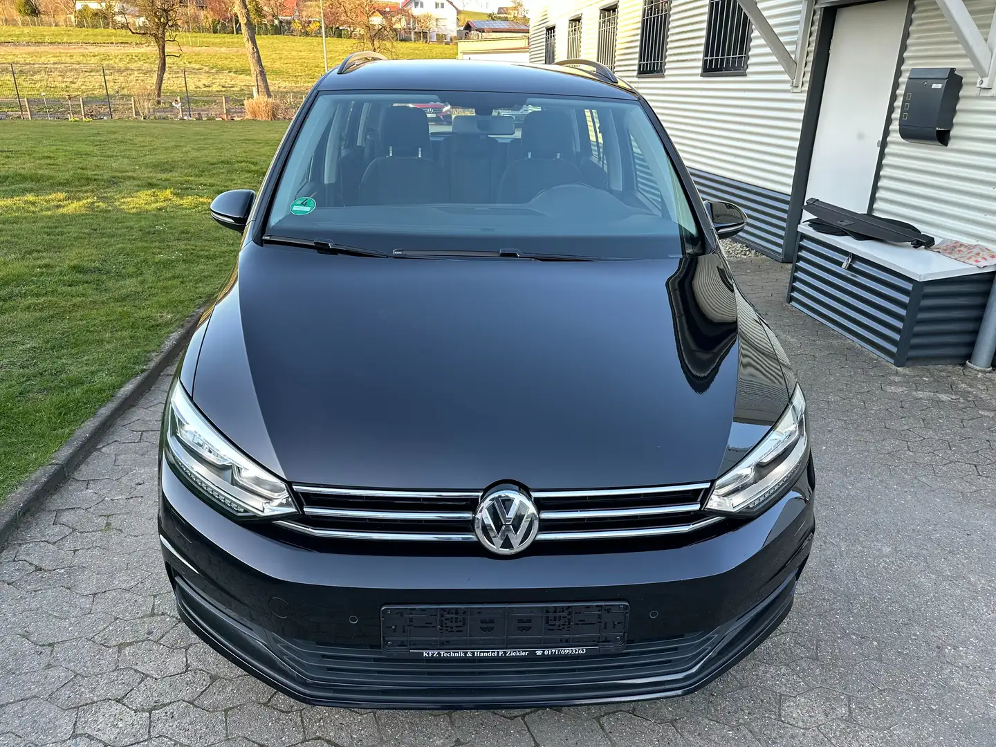 Volkswagen Touran Comfortline 7 Sitzer DSG LED SW ACC Tüv neu Schwarz - 2