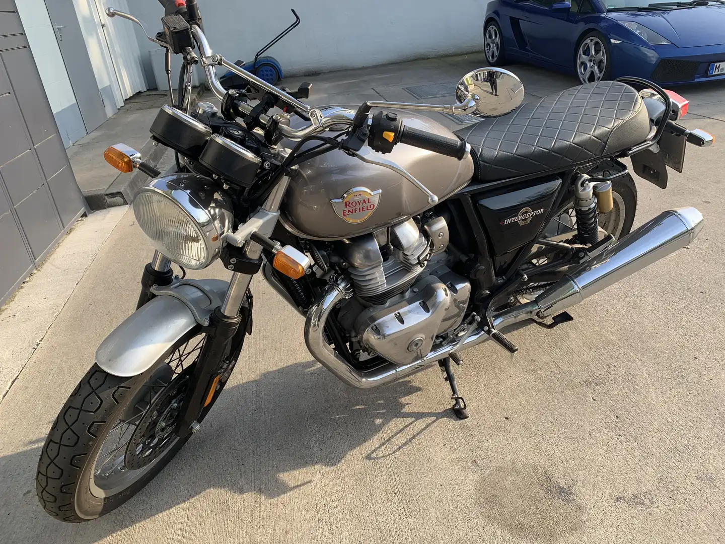 Royal Enfield Interceptor - 1