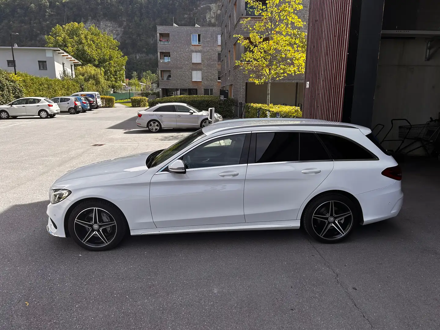 Mercedes-Benz C 220 C 220 d T 4MATIC AMG Line Aut. AMG Line Weiß - 2