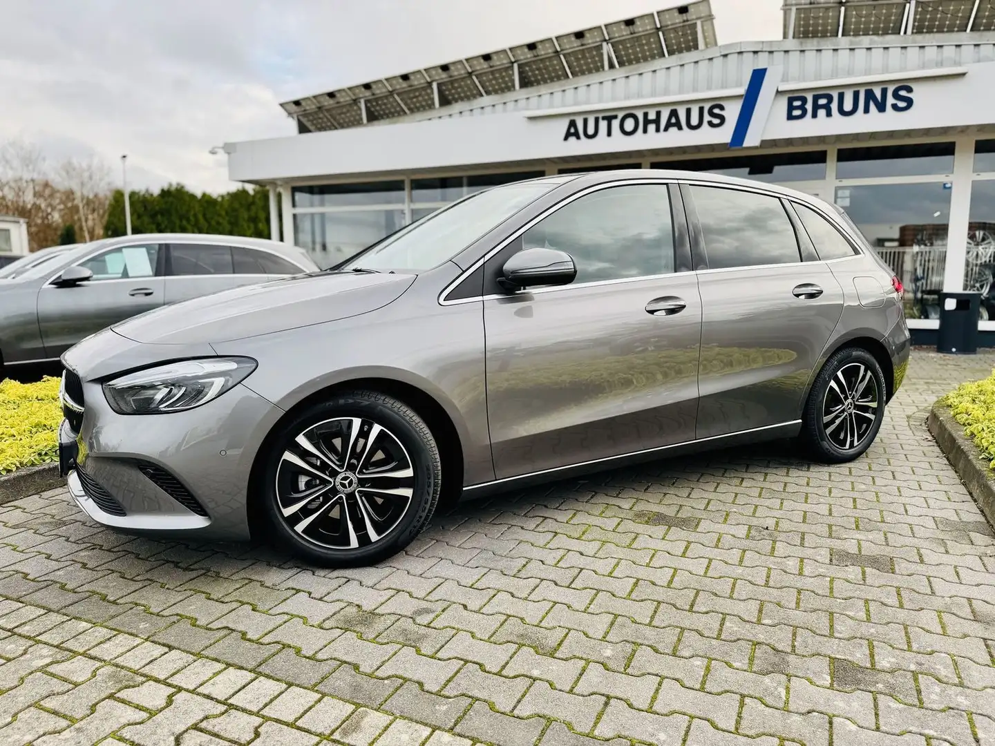 Mercedes-Benz B 180 PROGRESSIVE Advanced, Autom., RFK, Winter, LED, Szürke - 2