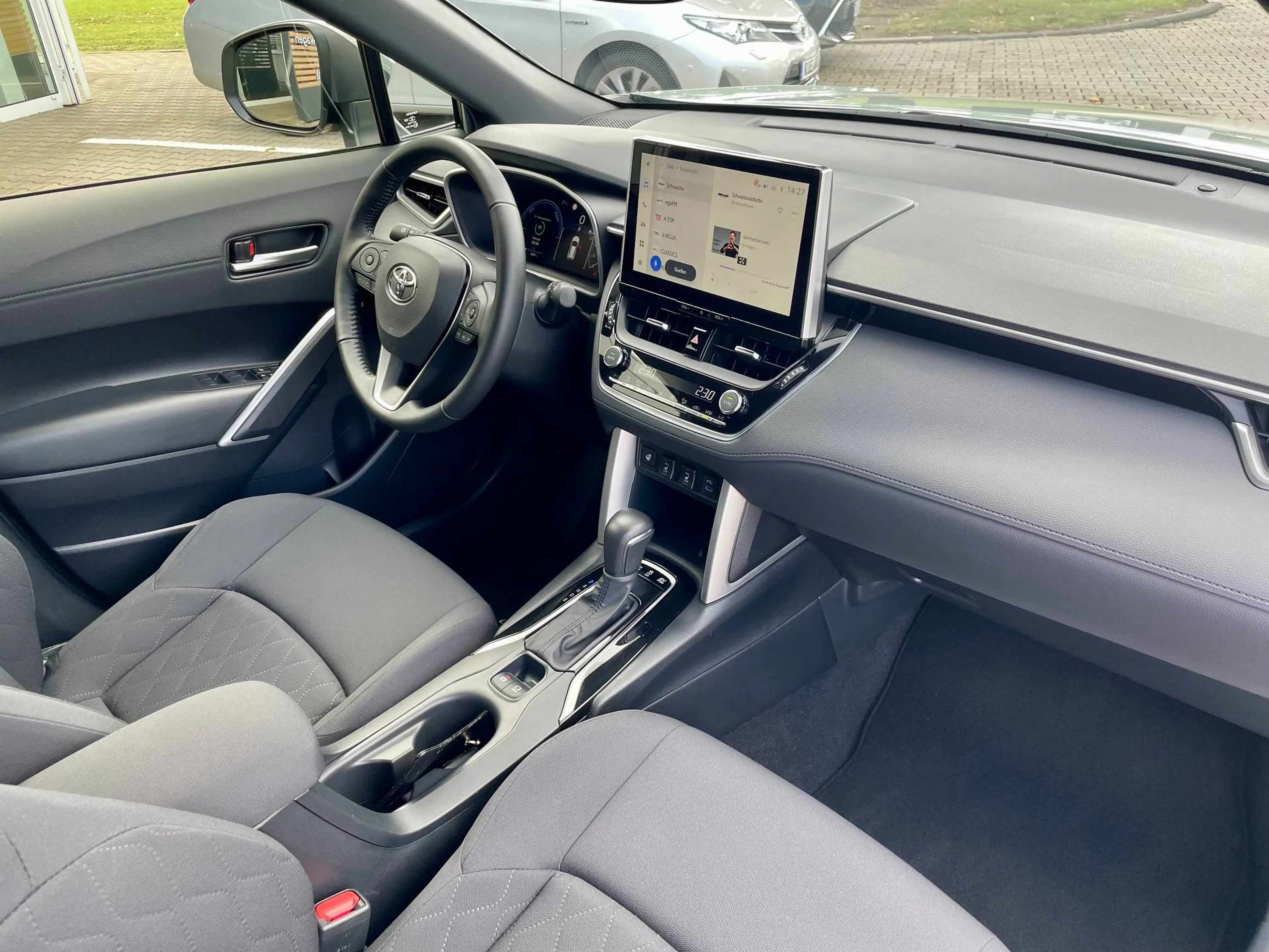 Toyota Corolla Cross Hybrid Team PREMIUM*LED*CARPLAY — photo 10