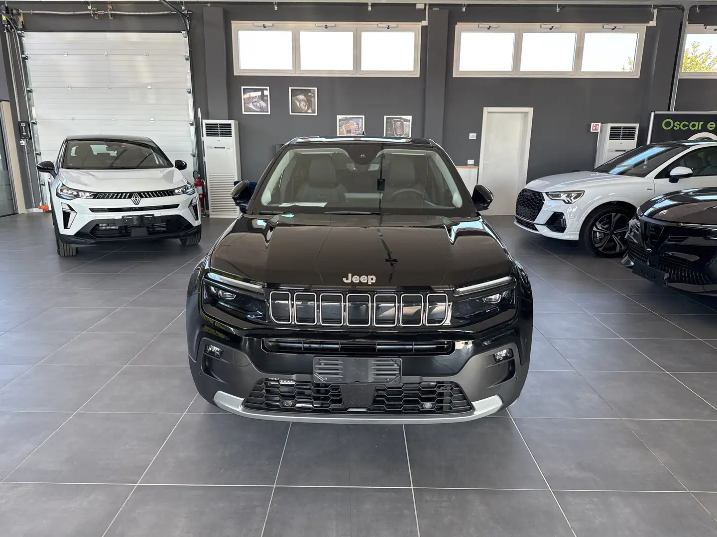 Jeep Avenger 1.2 Turbo MHEV Summit Schwarz - 2