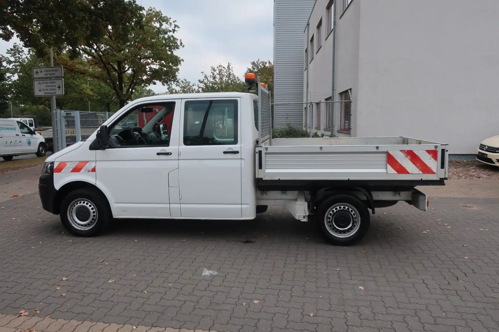 Volkswagen T5 Transporter T5 Pritsche DoKa 1. Hand / AHK / Fzg Nr:22 Weiß - 2