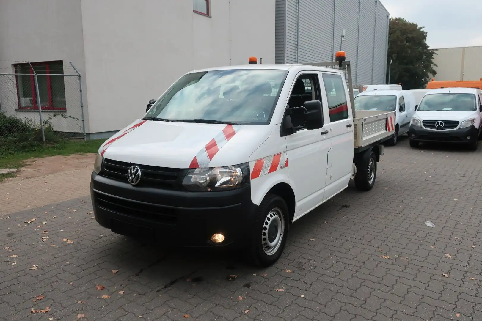 Volkswagen T5 Transporter T5 Pritsche DoKa 1. Hand / AHK / Fzg Nr:22 Weiß - 1