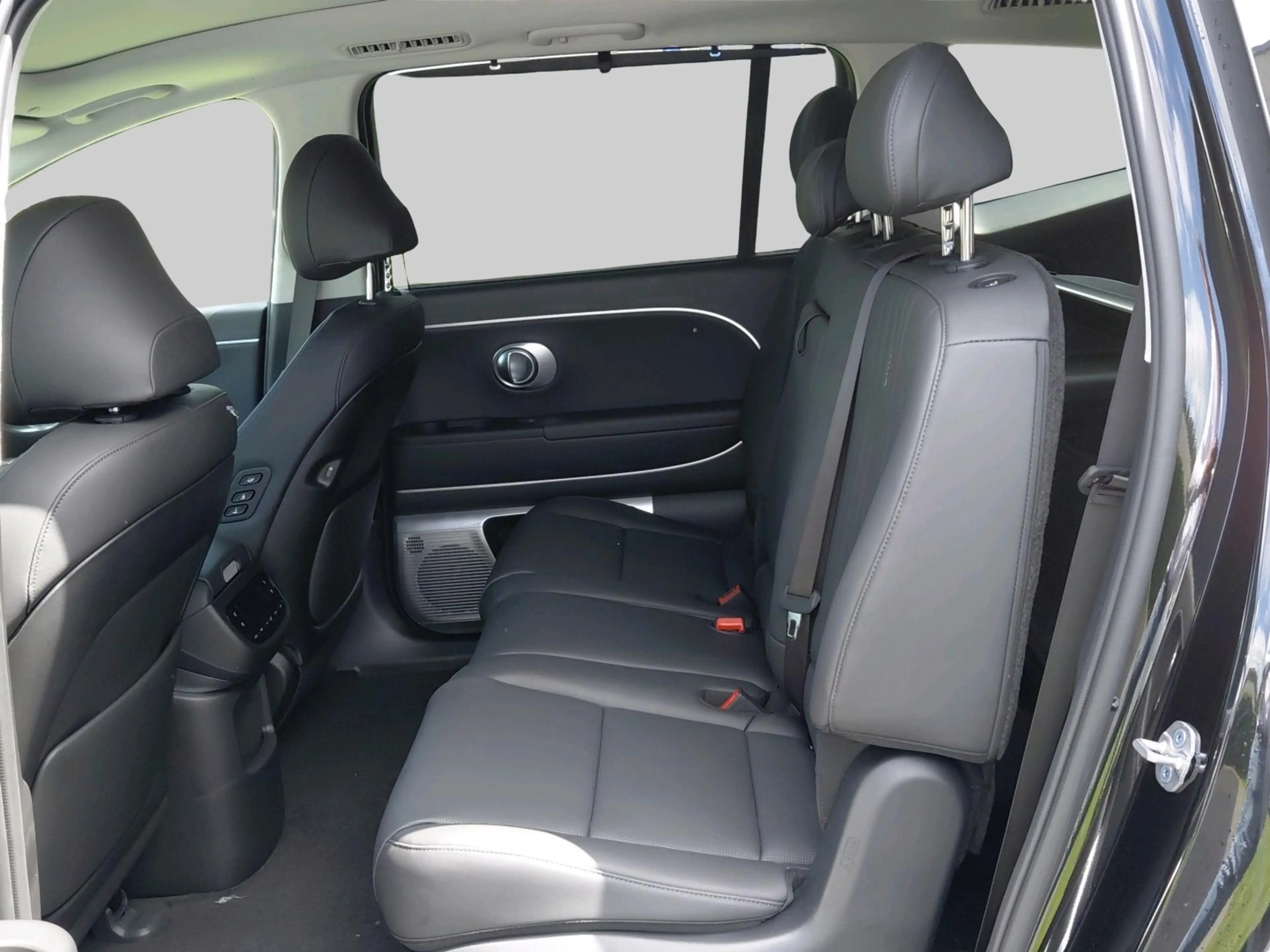 Hyundai IONIQ 9 Lounge AWD 7p. 110.3 kWh VAN €81.990 VOOR €76.990 — photo 6