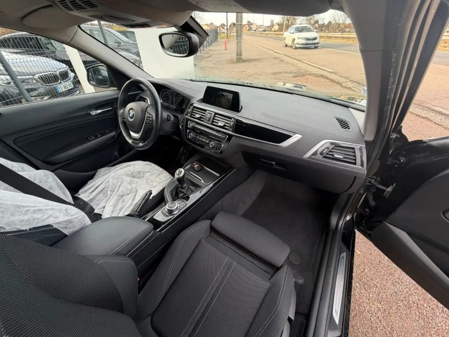 BMW 114 114d 95ch Business Design 5p Euro6c Negro - 2